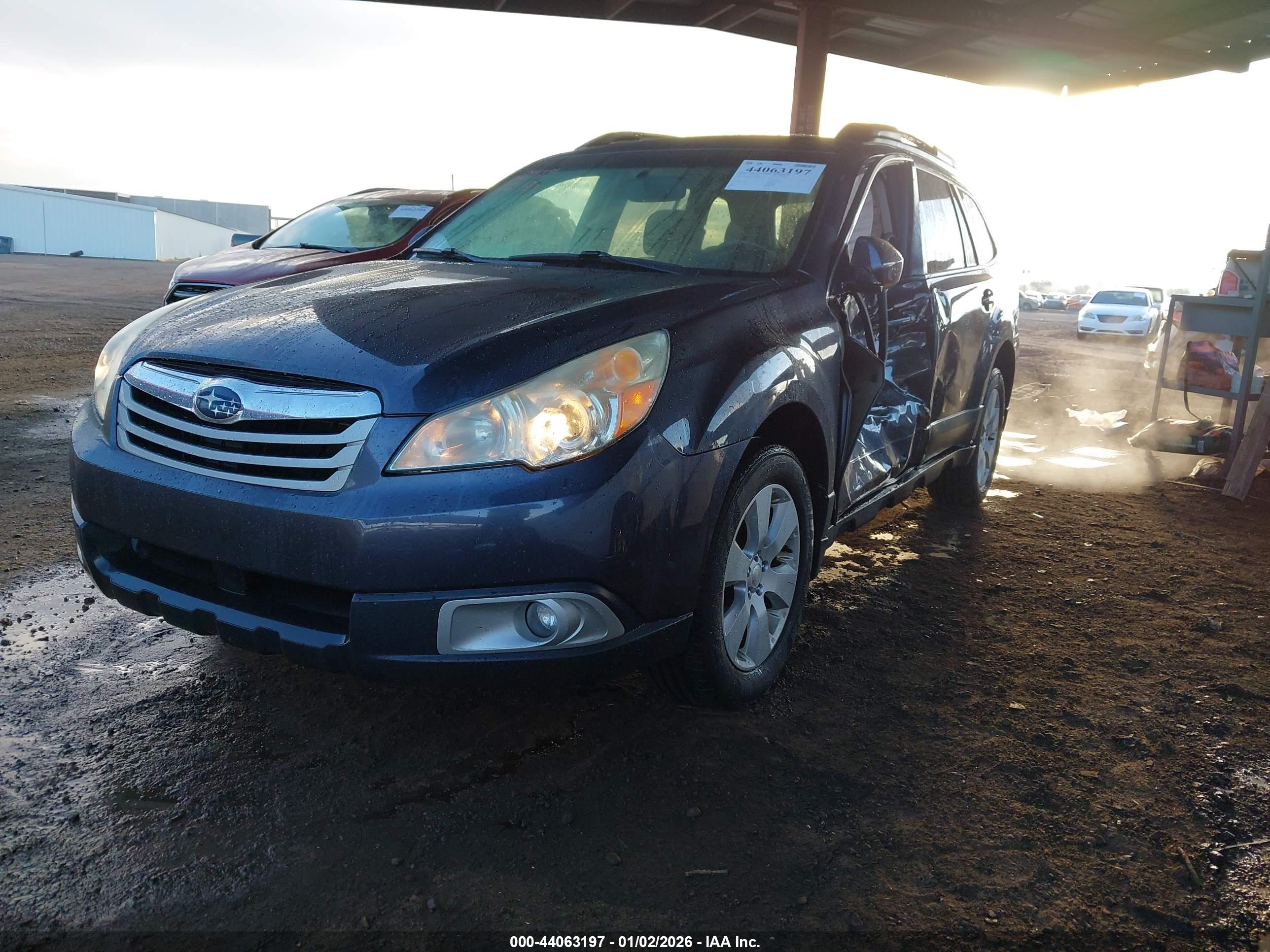 SUBARU OUTBACK image 2