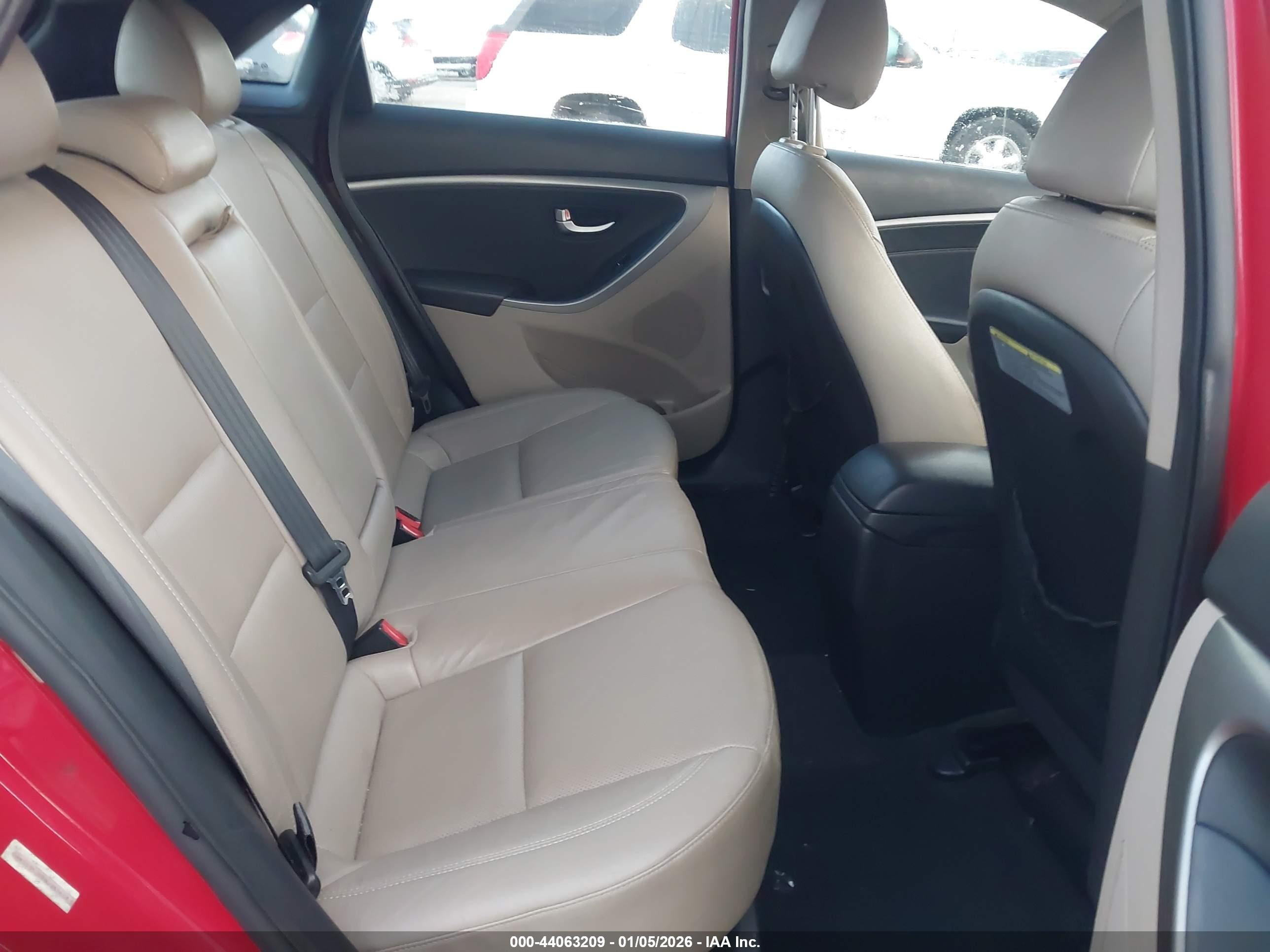 HYUNDAI ELANTRA image 8