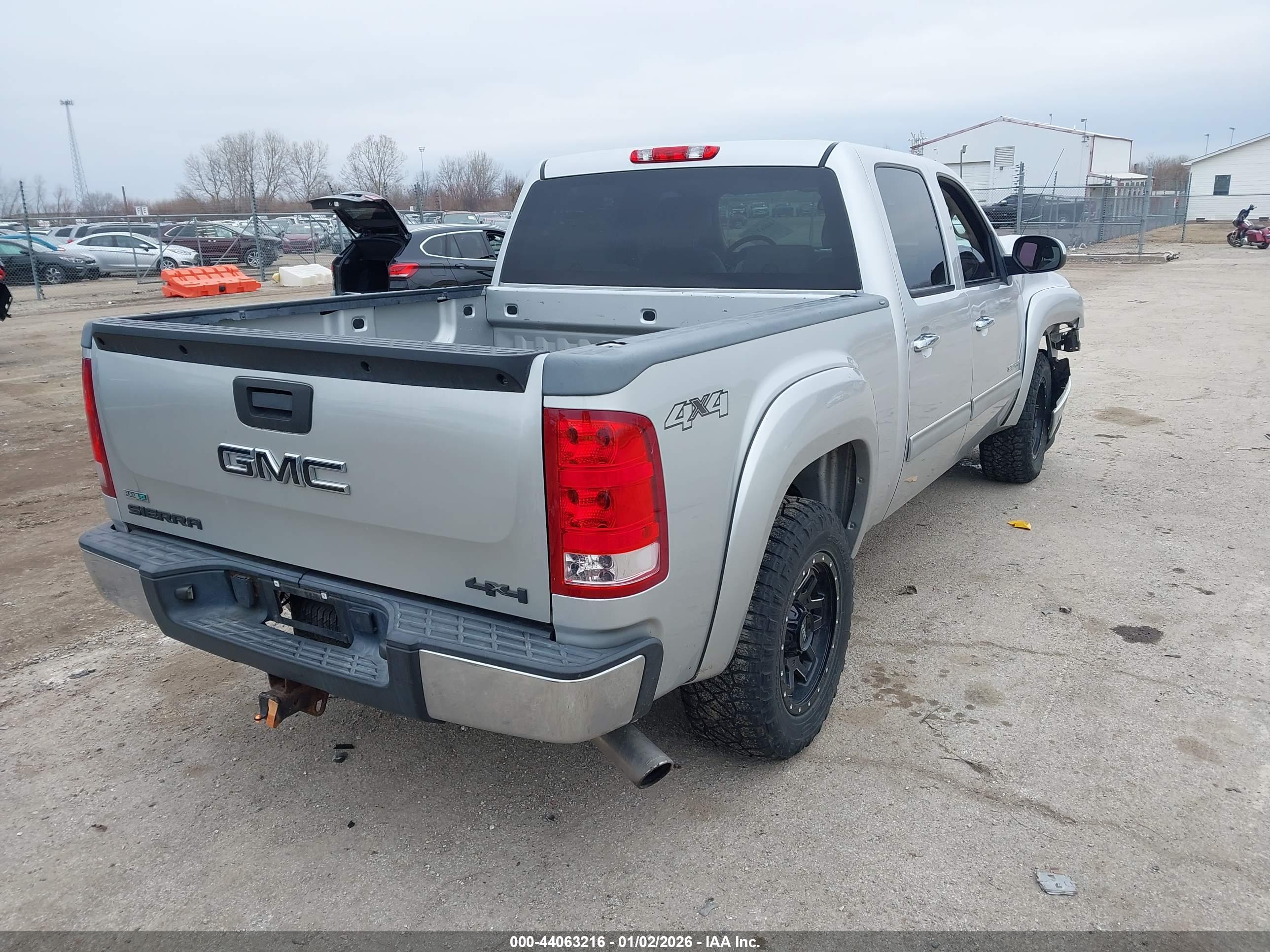 GMC SIERRA image 4