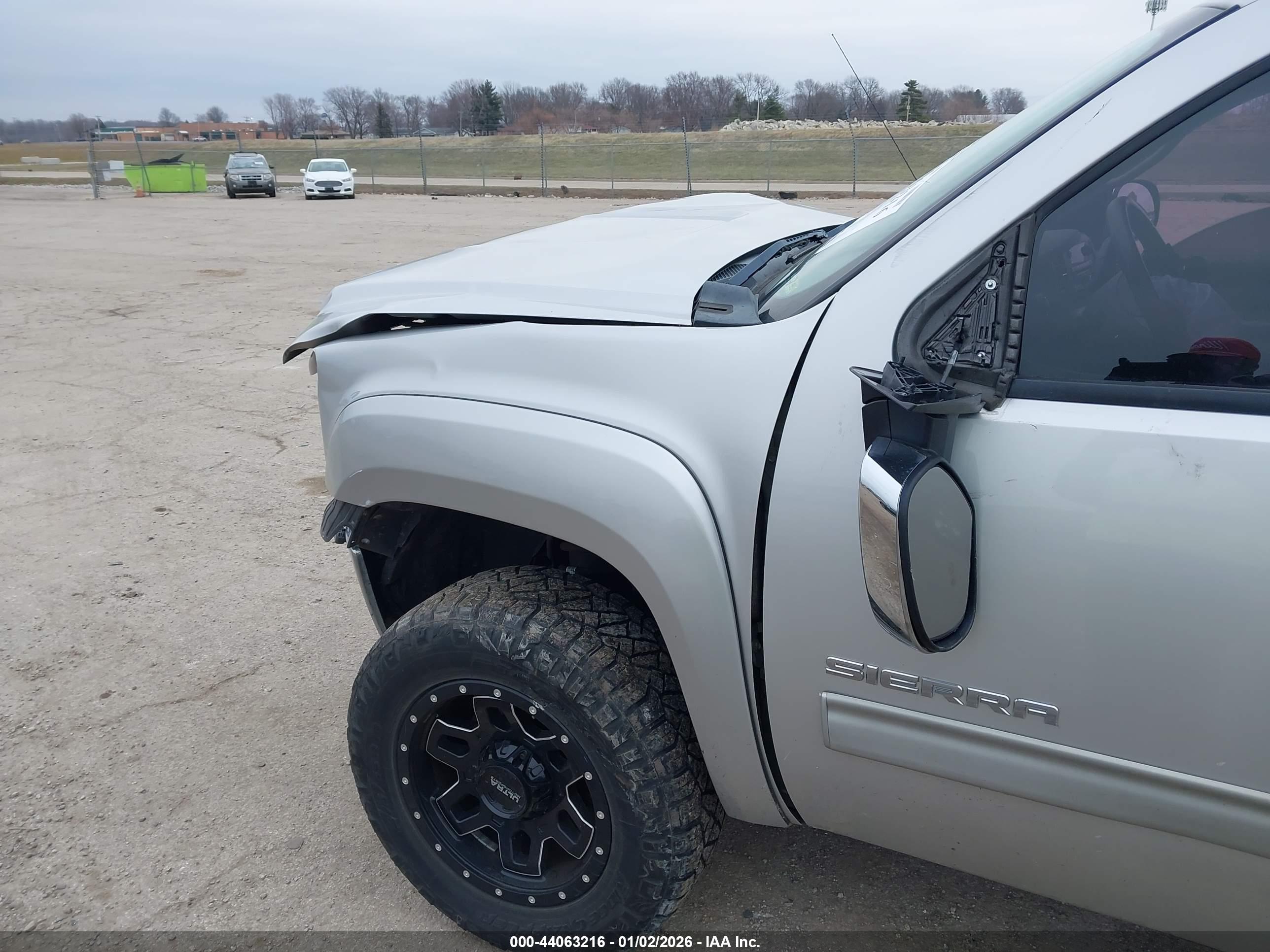 GMC SIERRA image 6