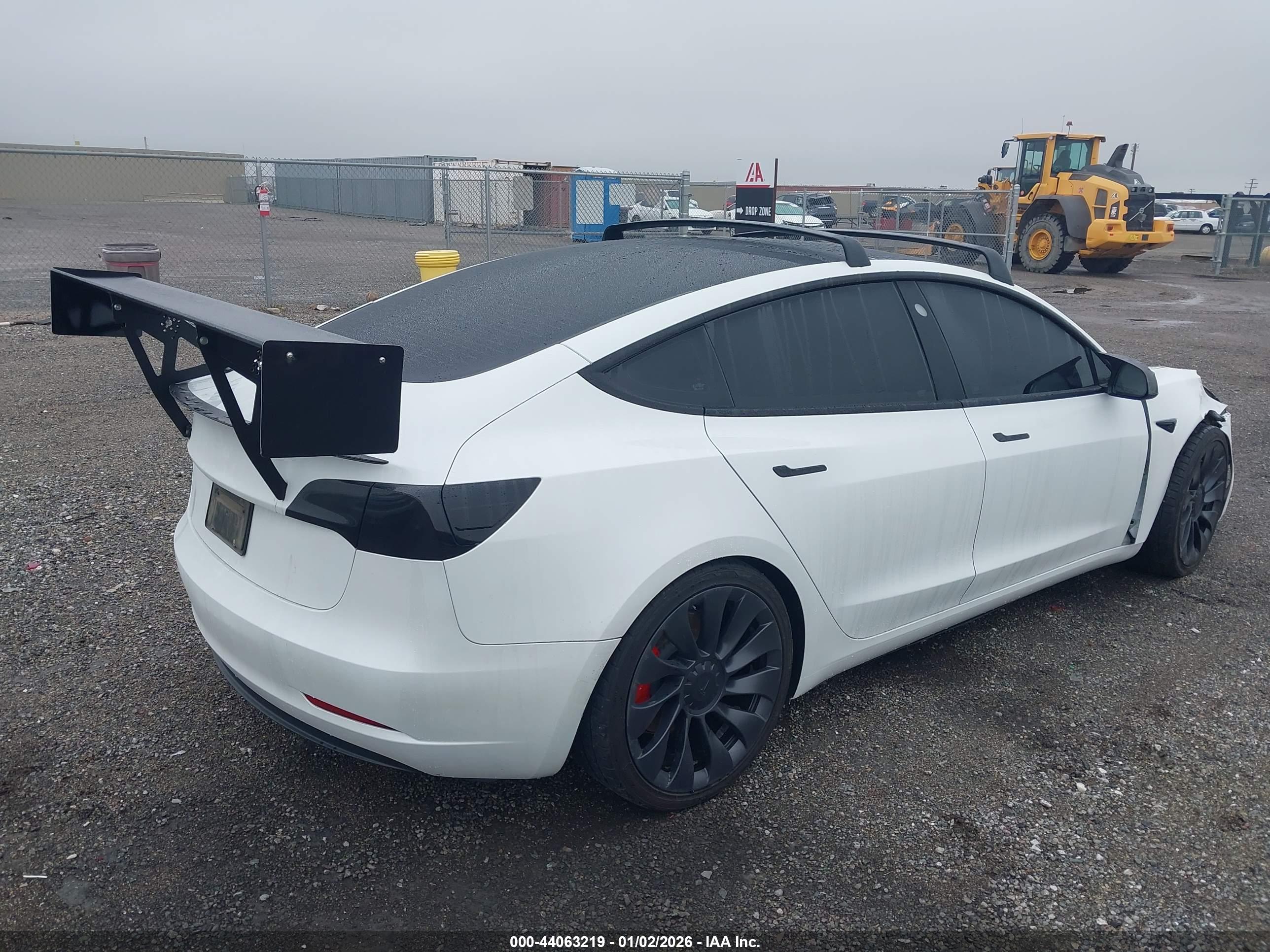 TESLA MODEL image 4