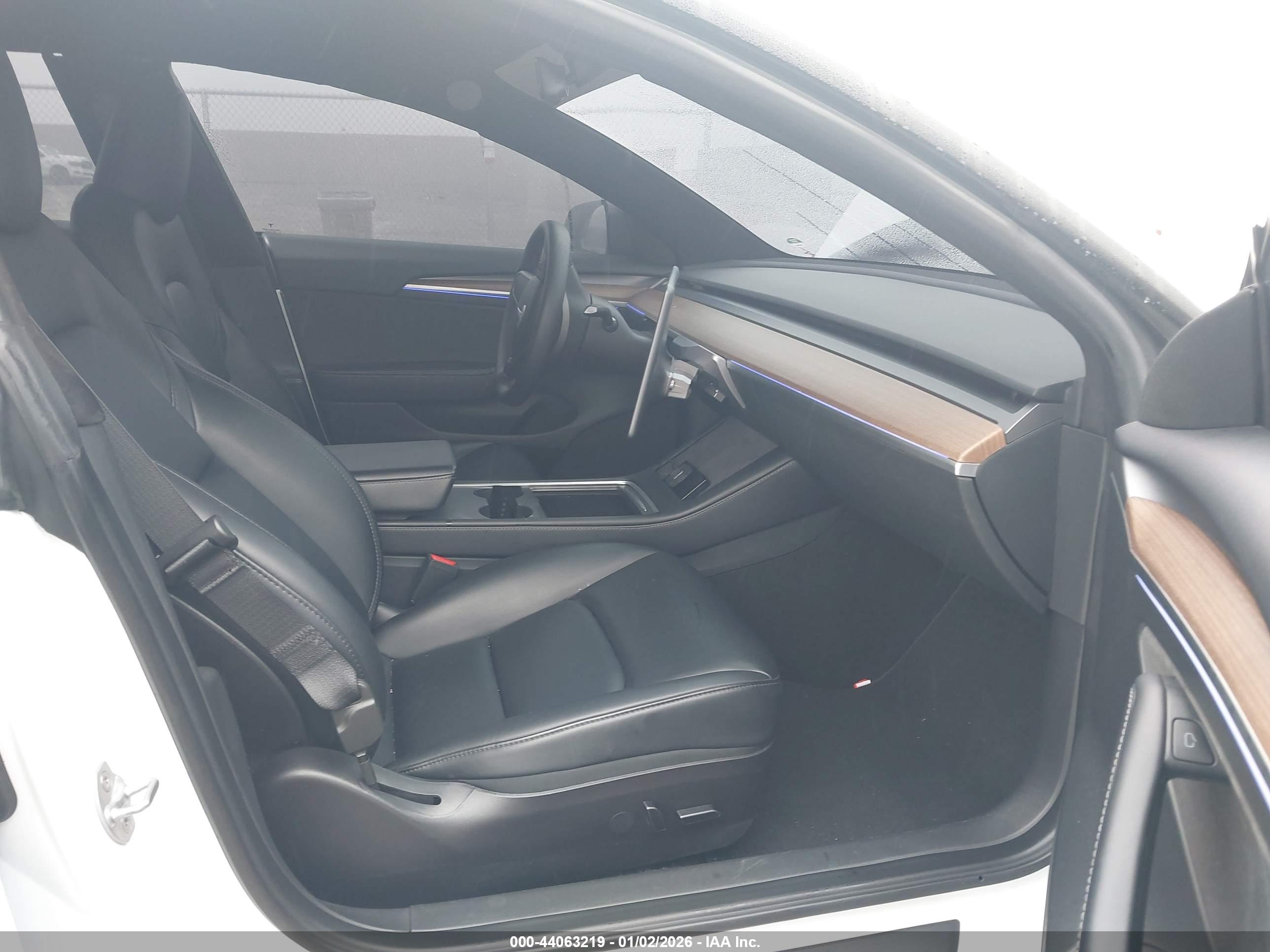 TESLA MODEL image 5
