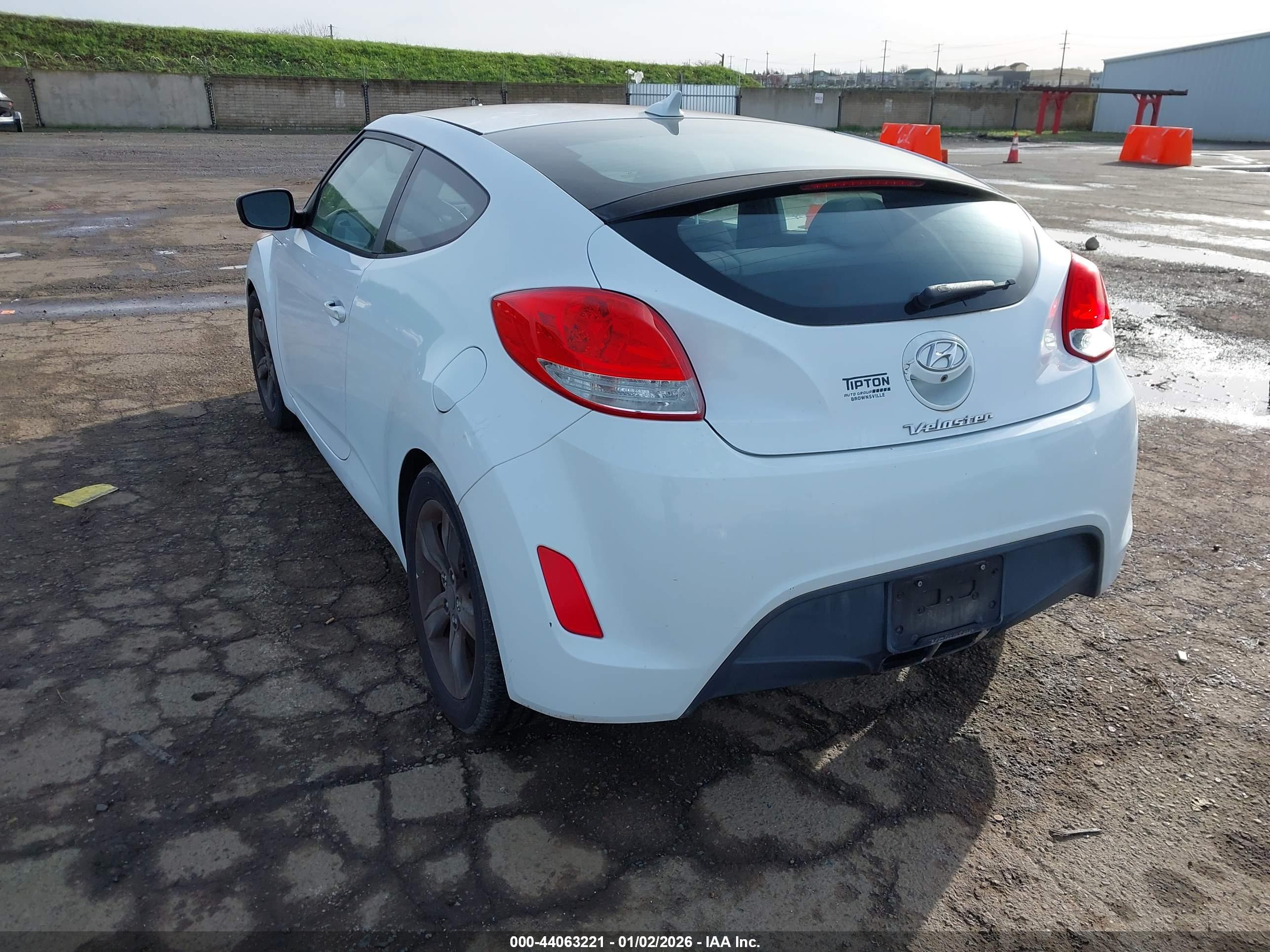 HYUNDAI VELOSTER image 3
