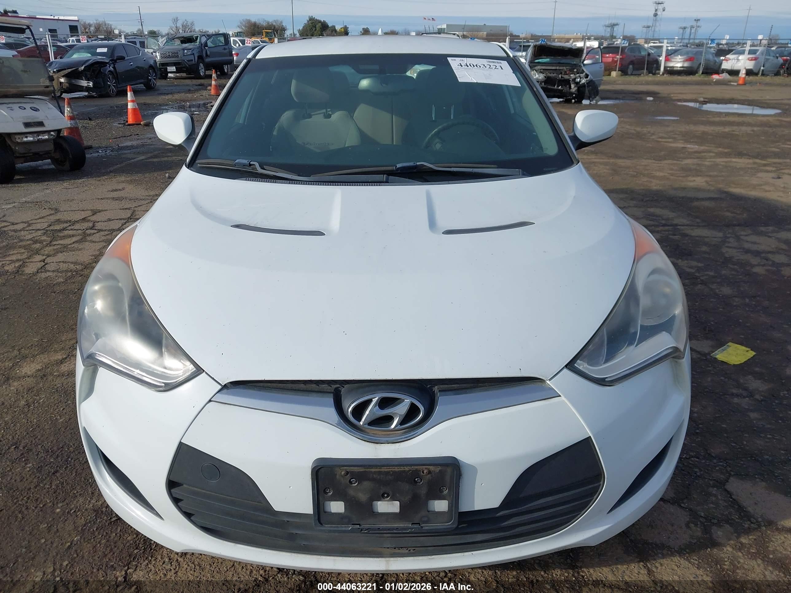 HYUNDAI VELOSTER image 6