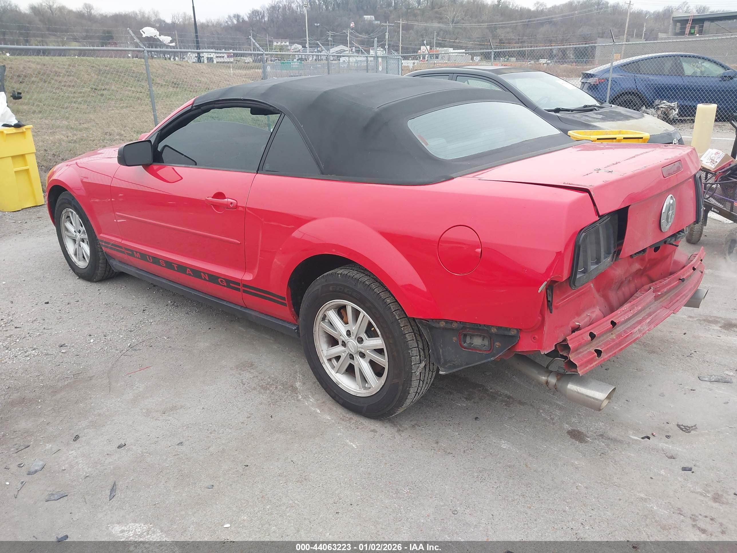 FORD MUSTANG image 3