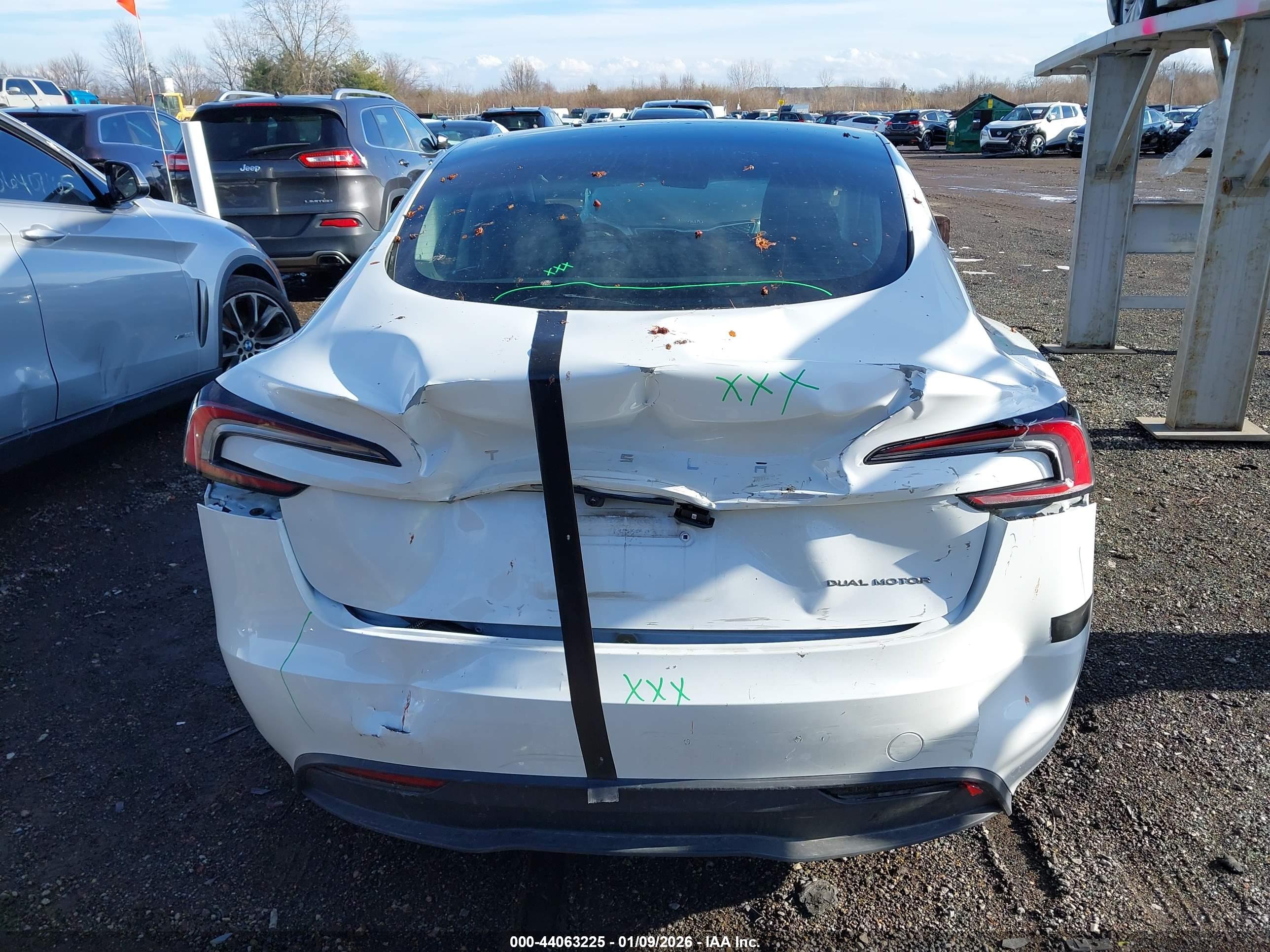TESLA MODEL image 6