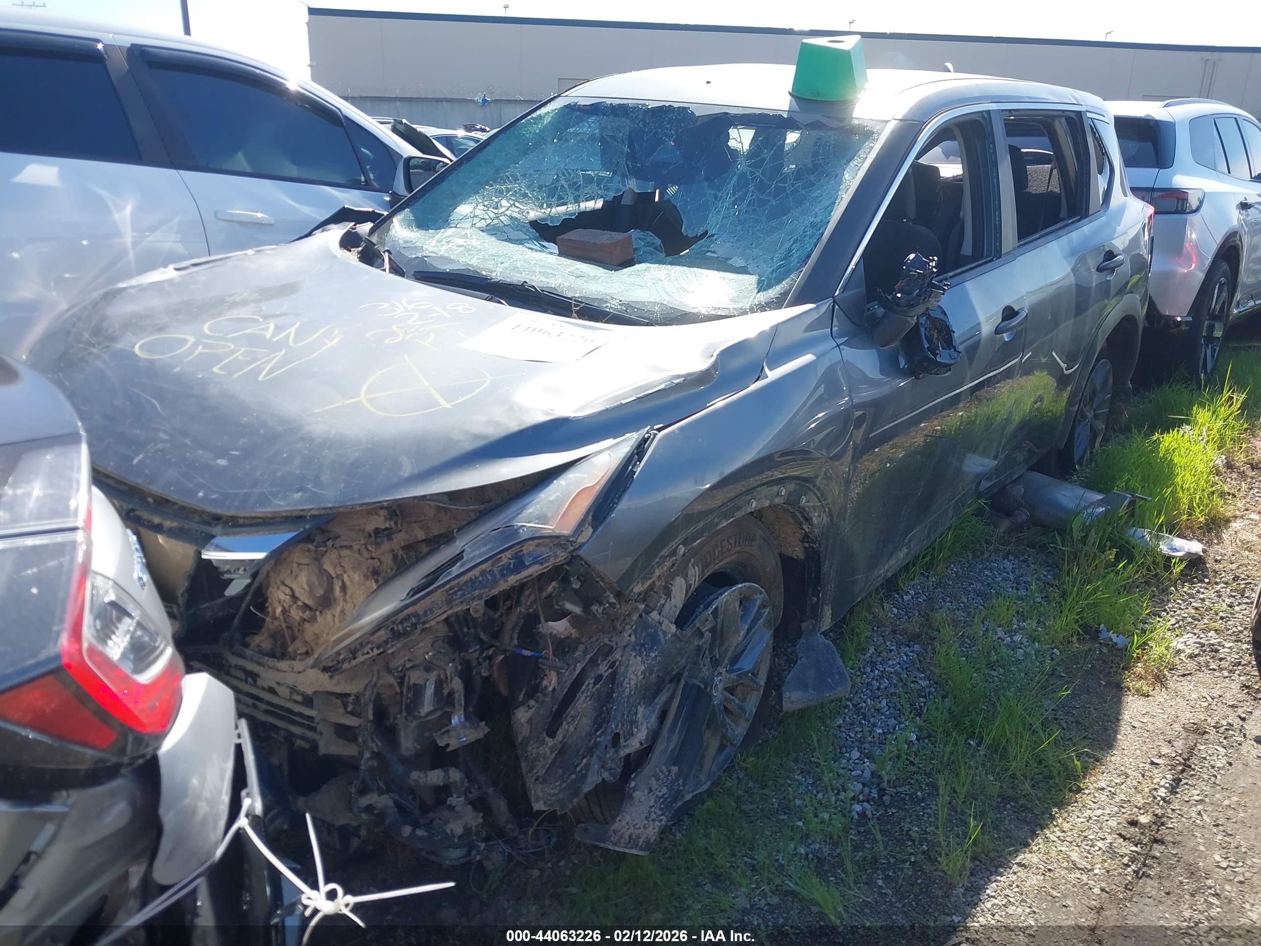 NISSAN ROGUE image 2