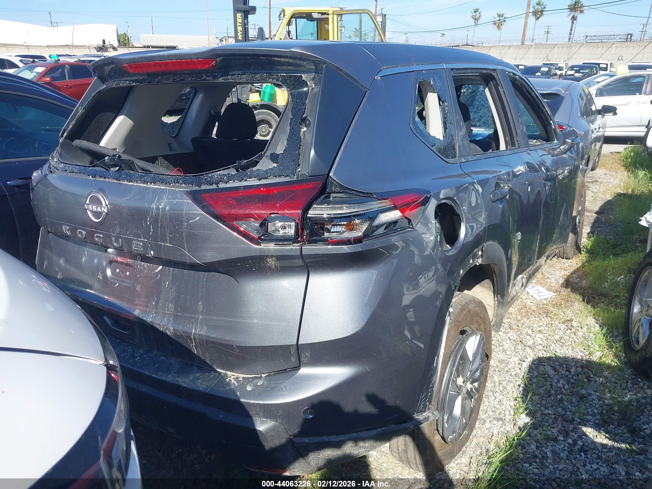 NISSAN ROGUE image 4