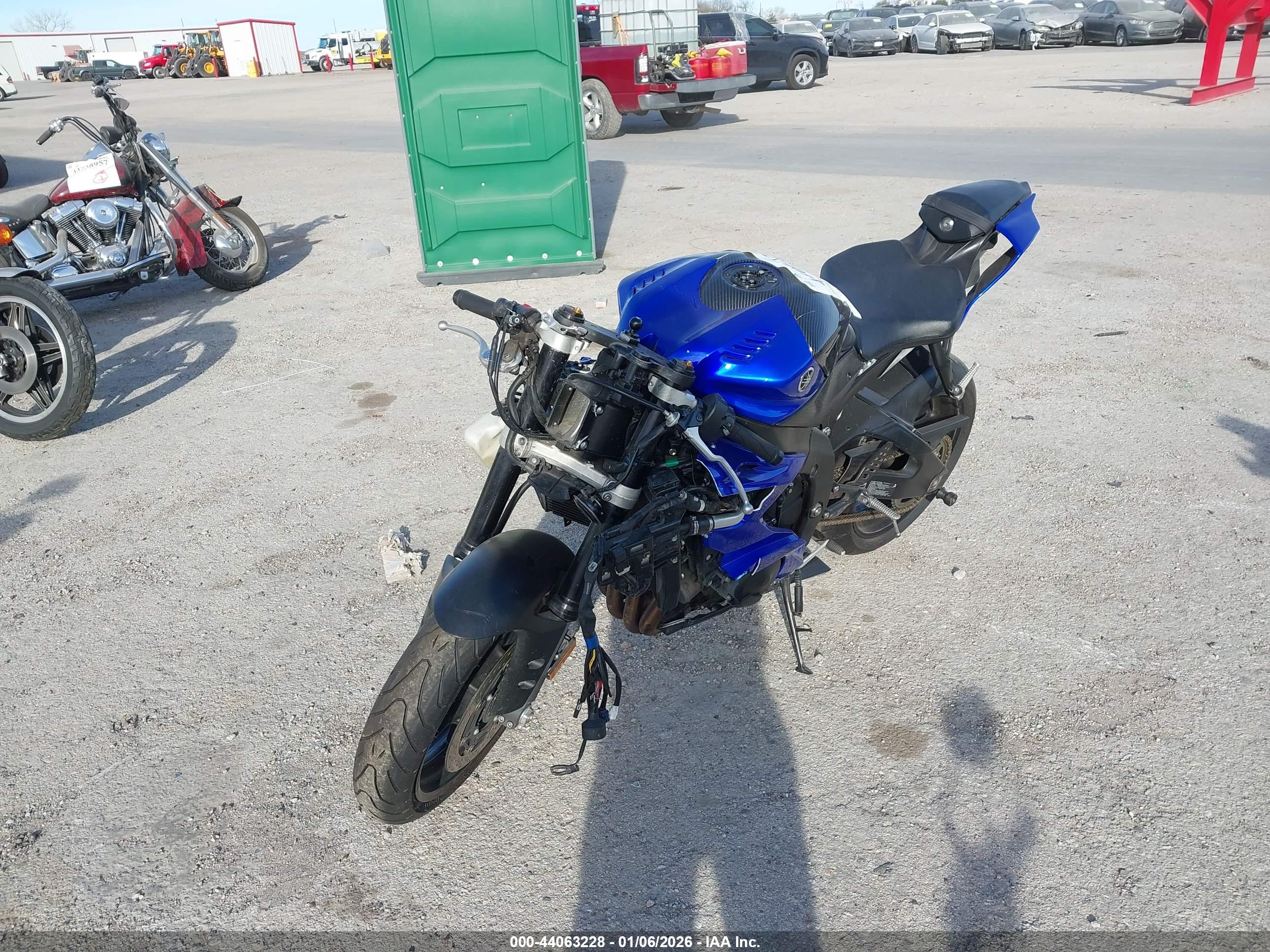 YAMAHA YZFR6 image 2