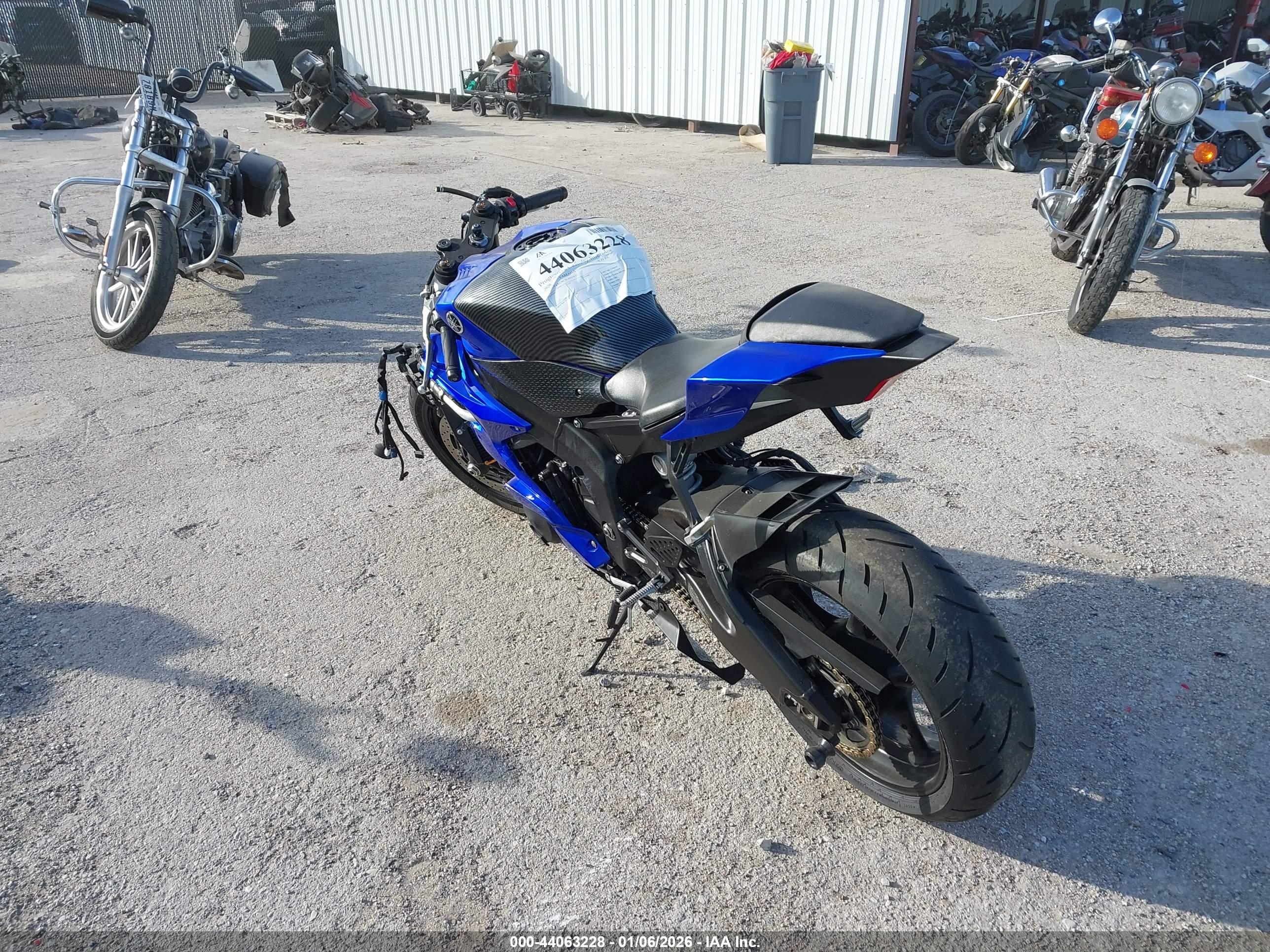 YAMAHA YZFR6 image 3