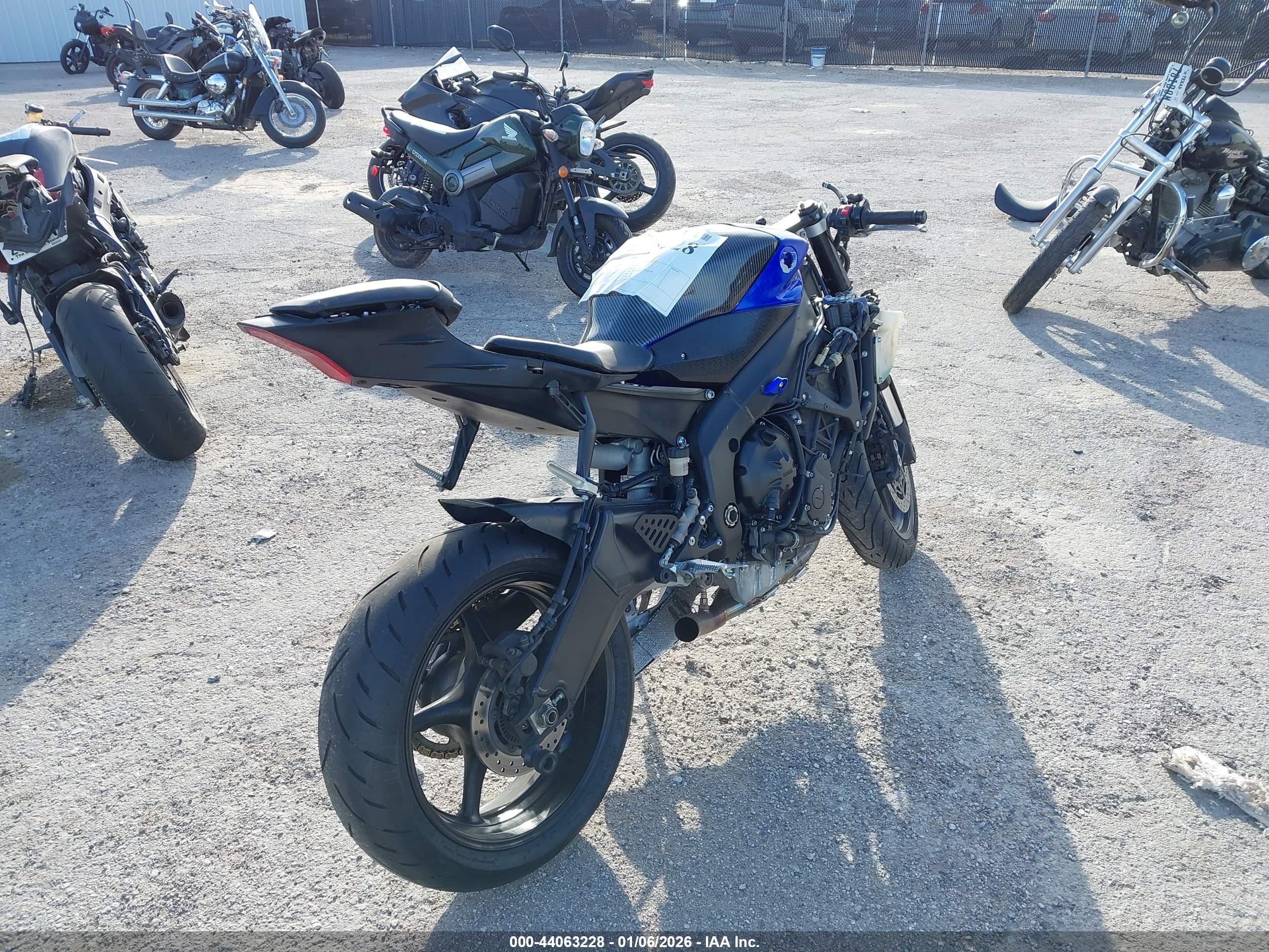 YAMAHA YZFR6 image 4