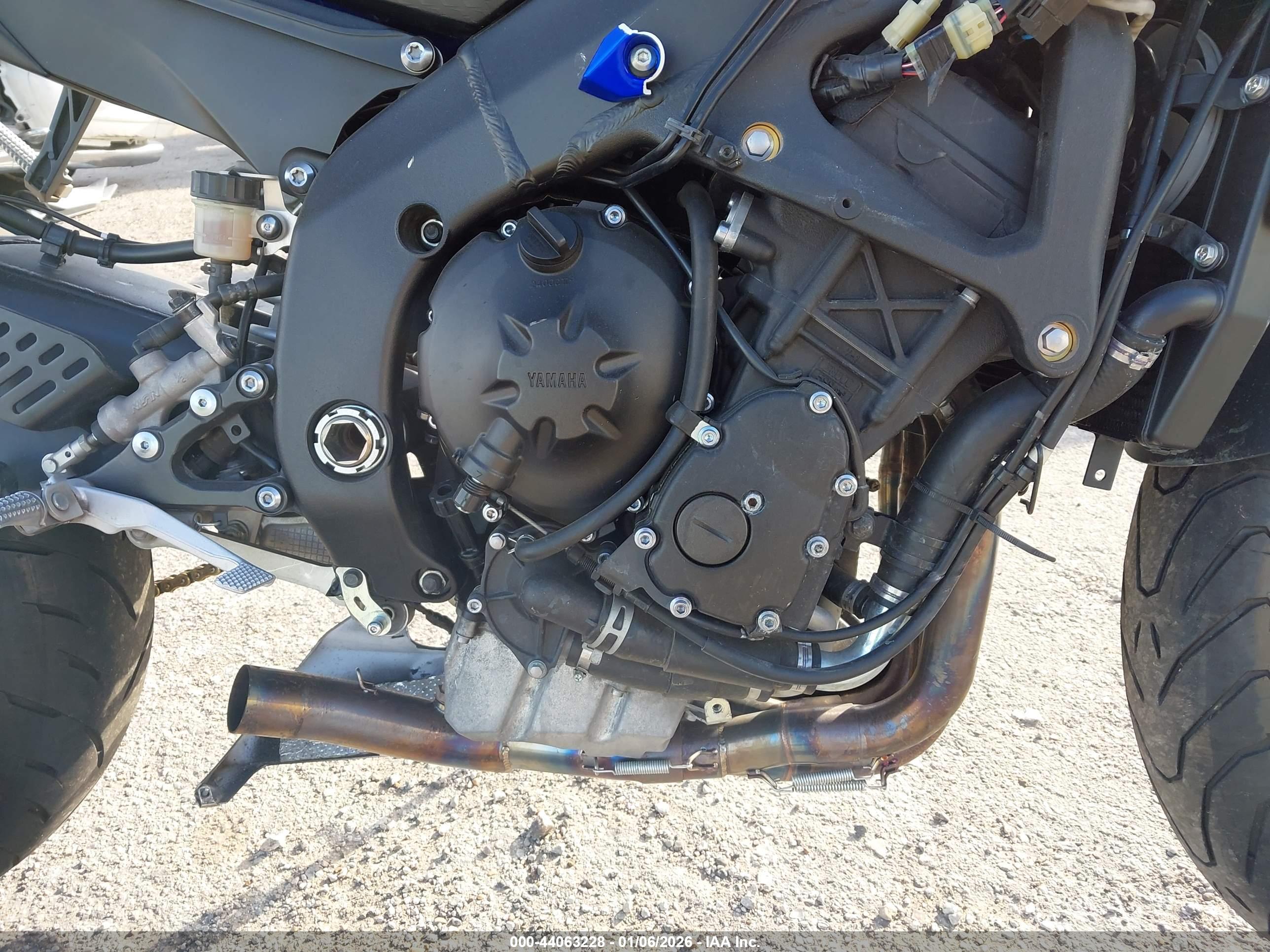 YAMAHA YZFR6 image 8