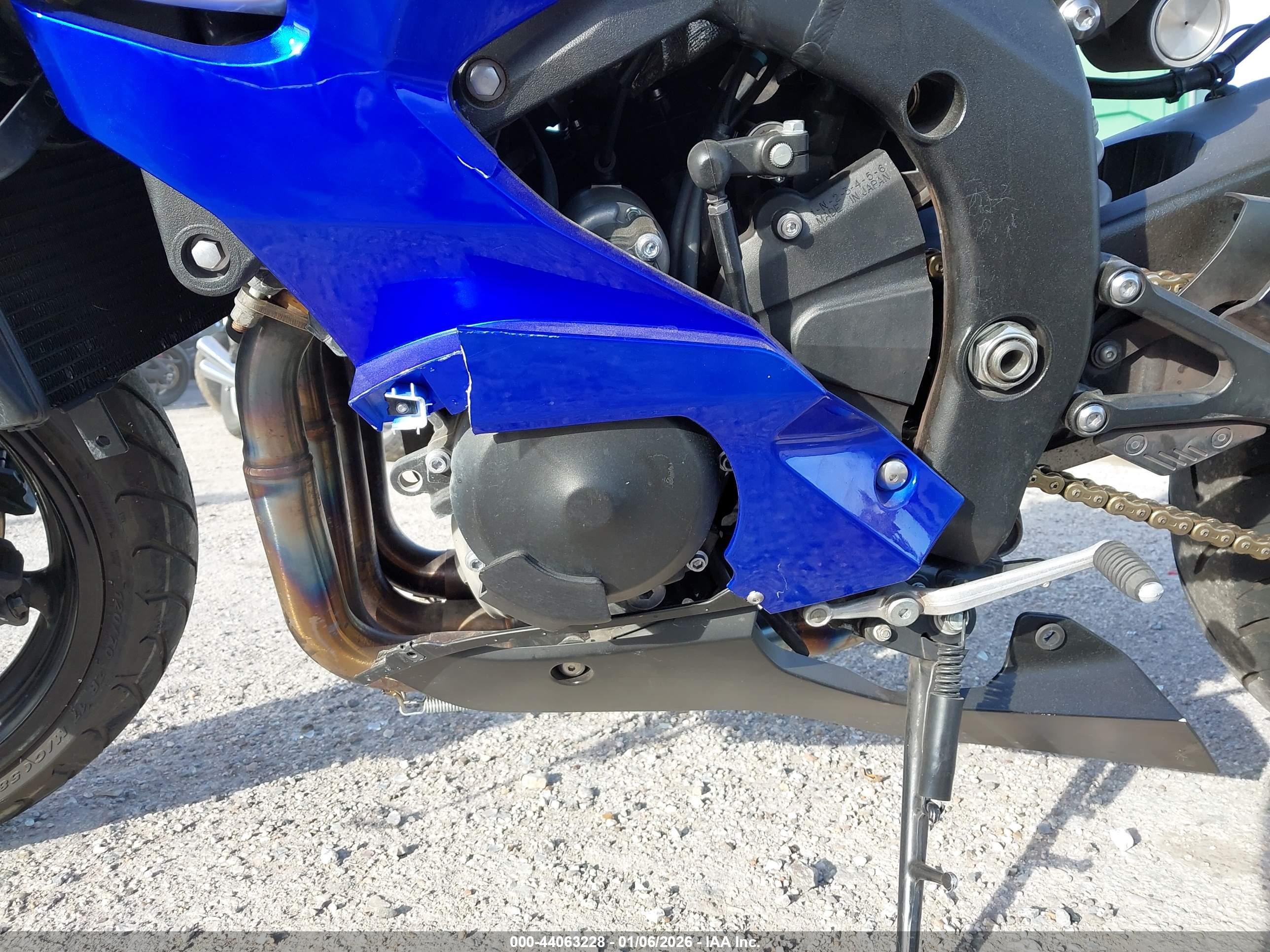 YAMAHA YZFR6 image 9
