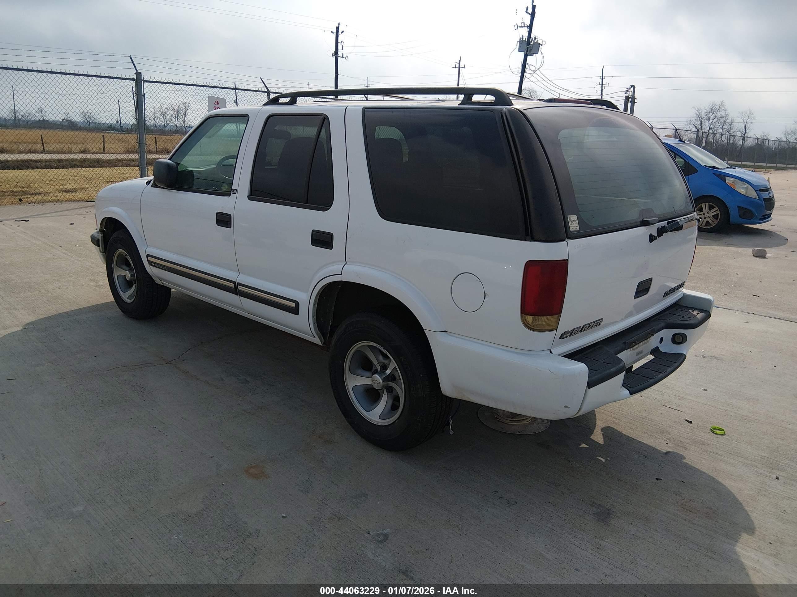 CHEVROLET BLAZER image 3