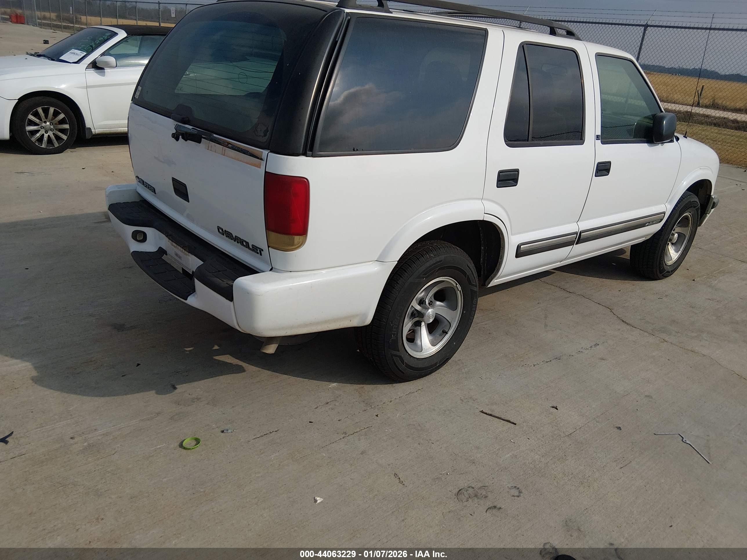 CHEVROLET BLAZER image 4