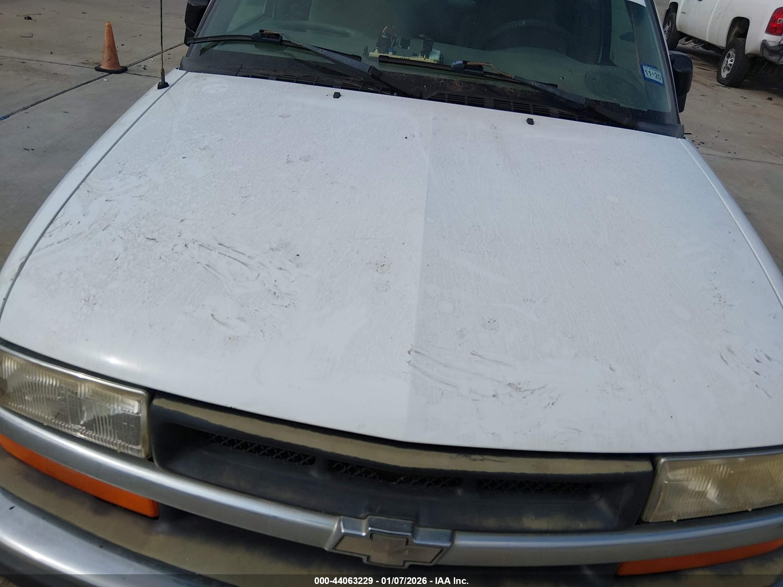 CHEVROLET BLAZER image 6