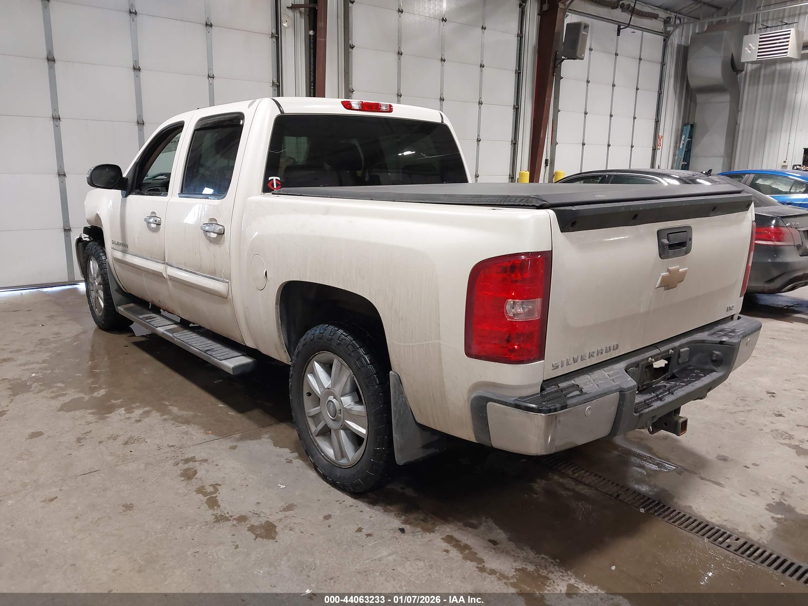 CHEVROLET SILVERADO image 3