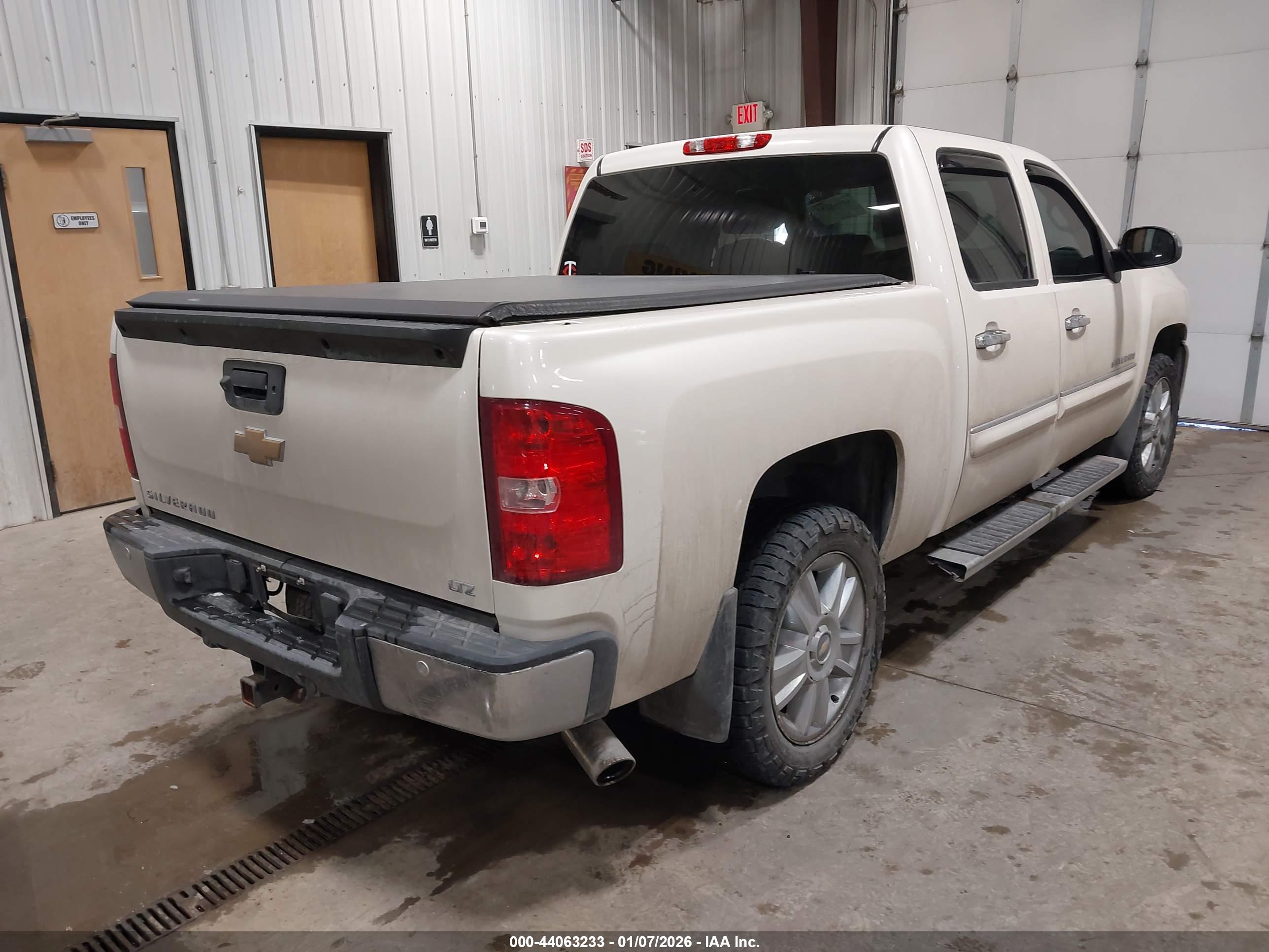 CHEVROLET SILVERADO image 4
