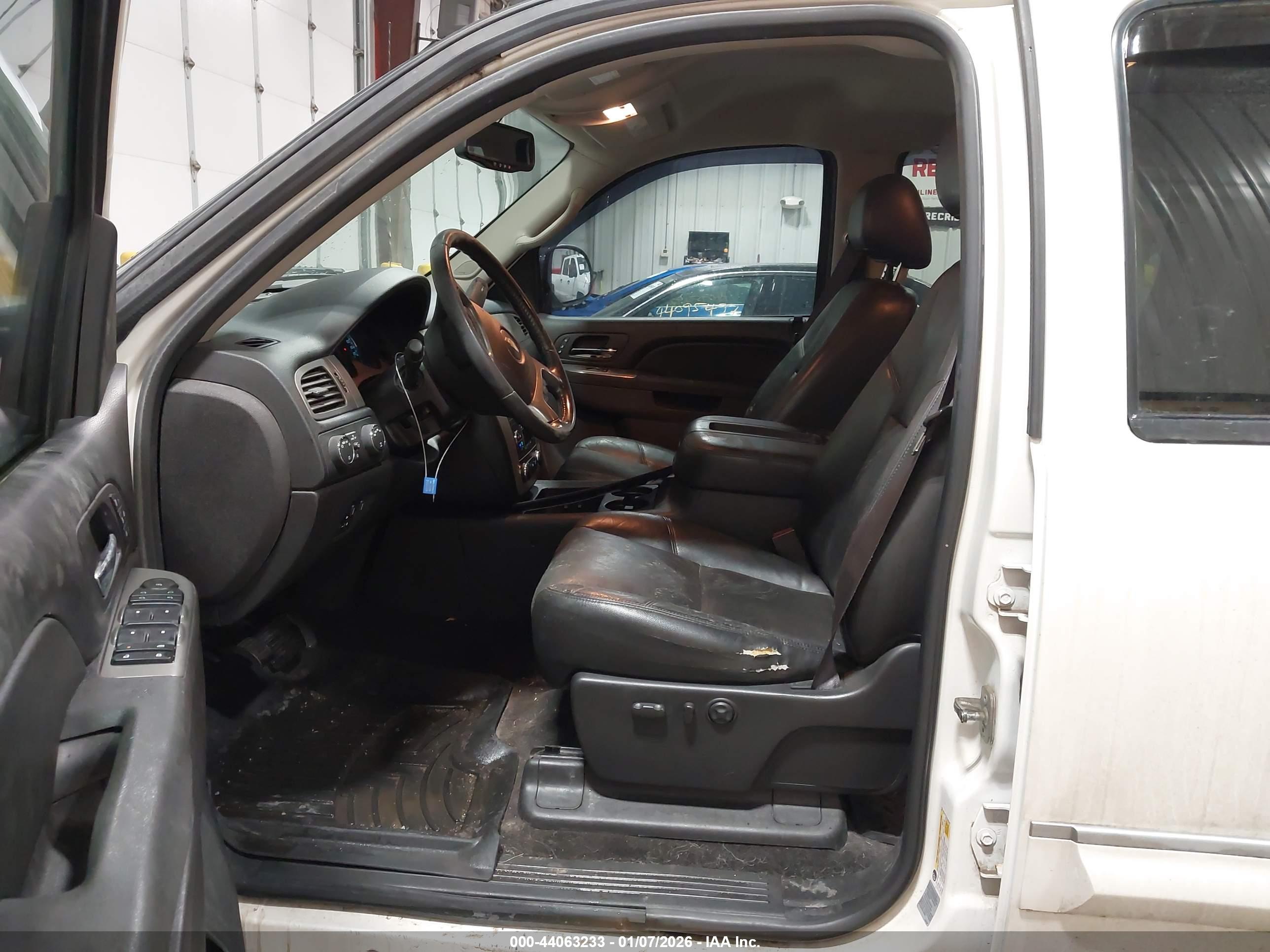 CHEVROLET SILVERADO image 5