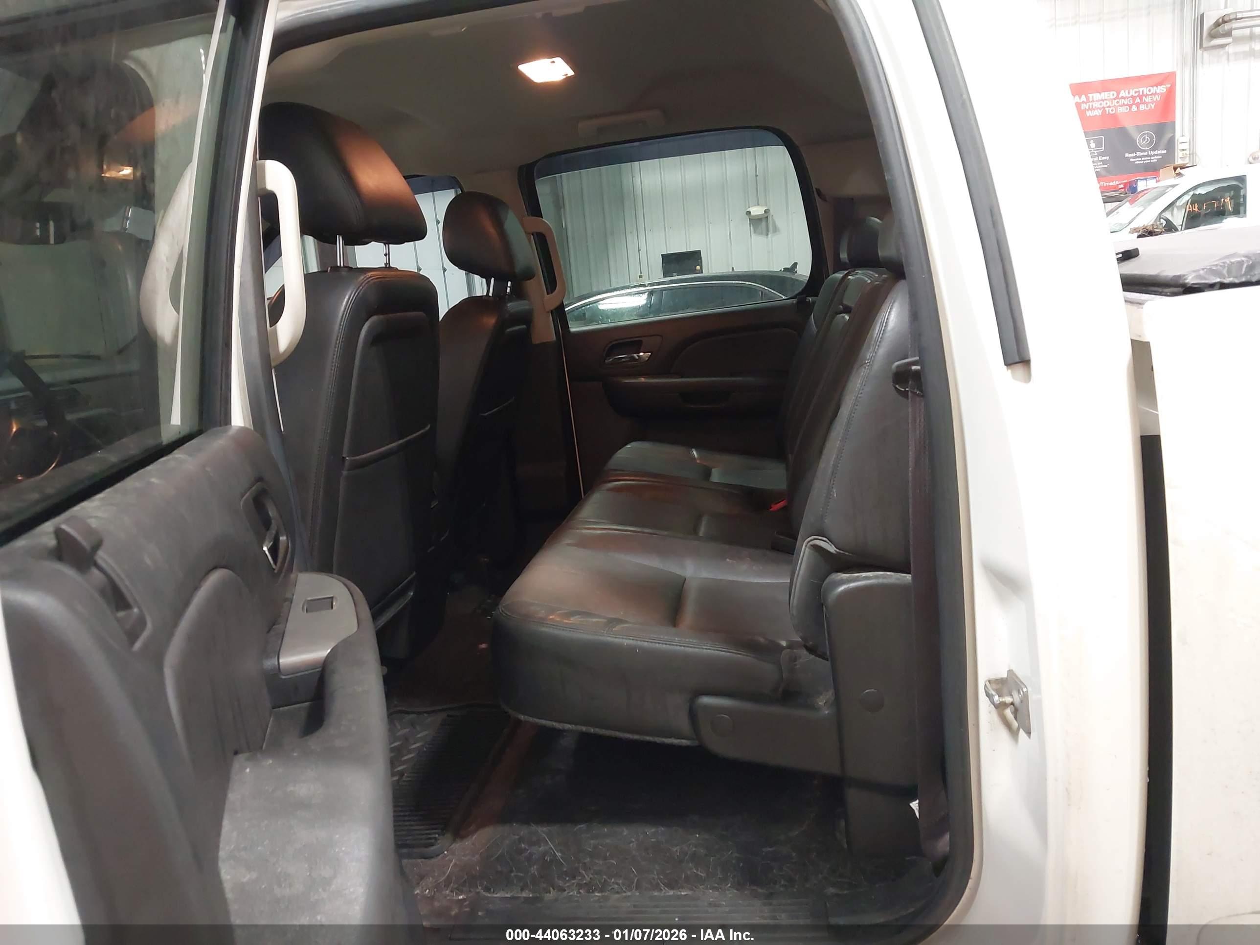 CHEVROLET SILVERADO image 8