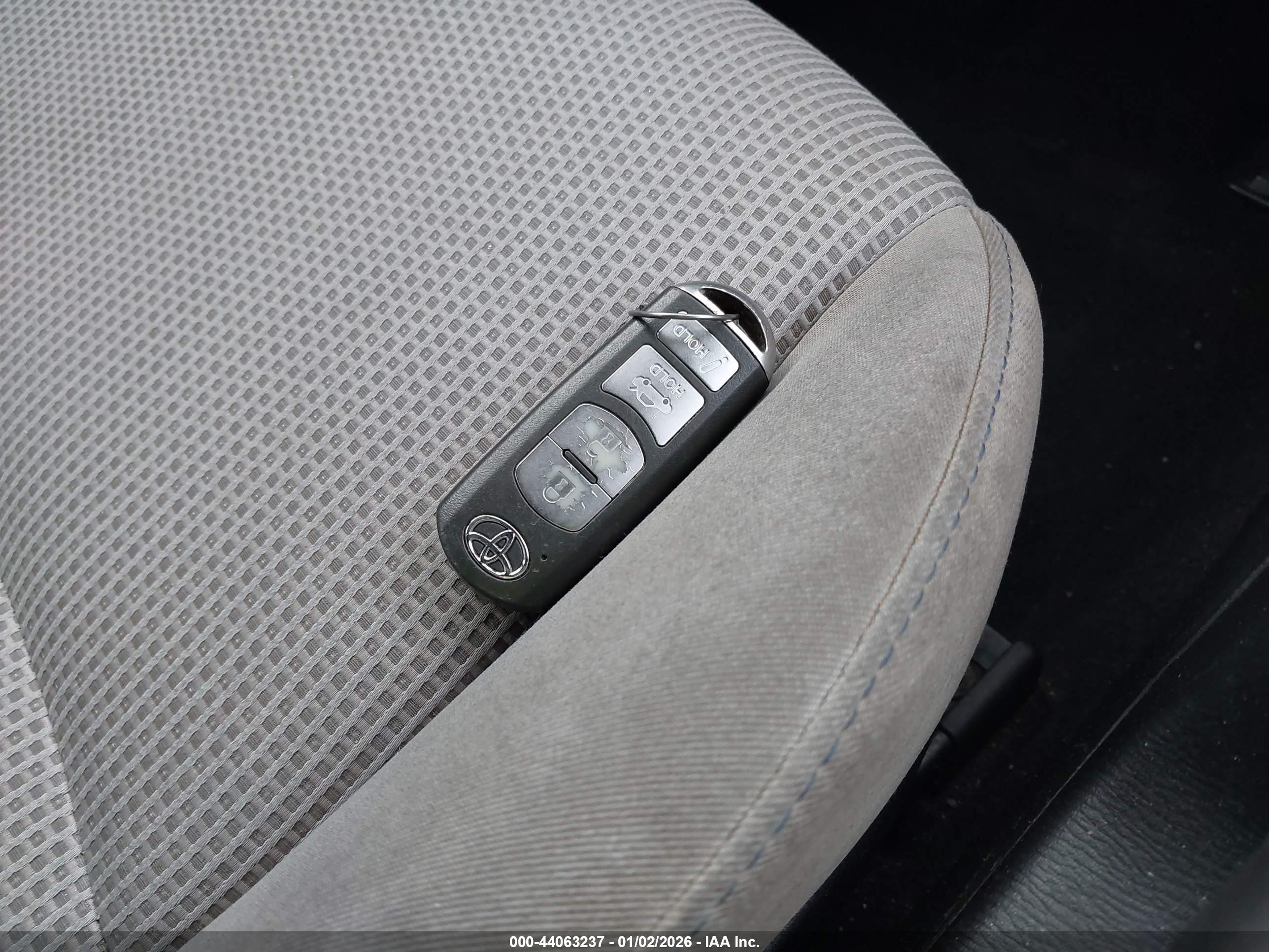 TOYOTA YARIS image 11