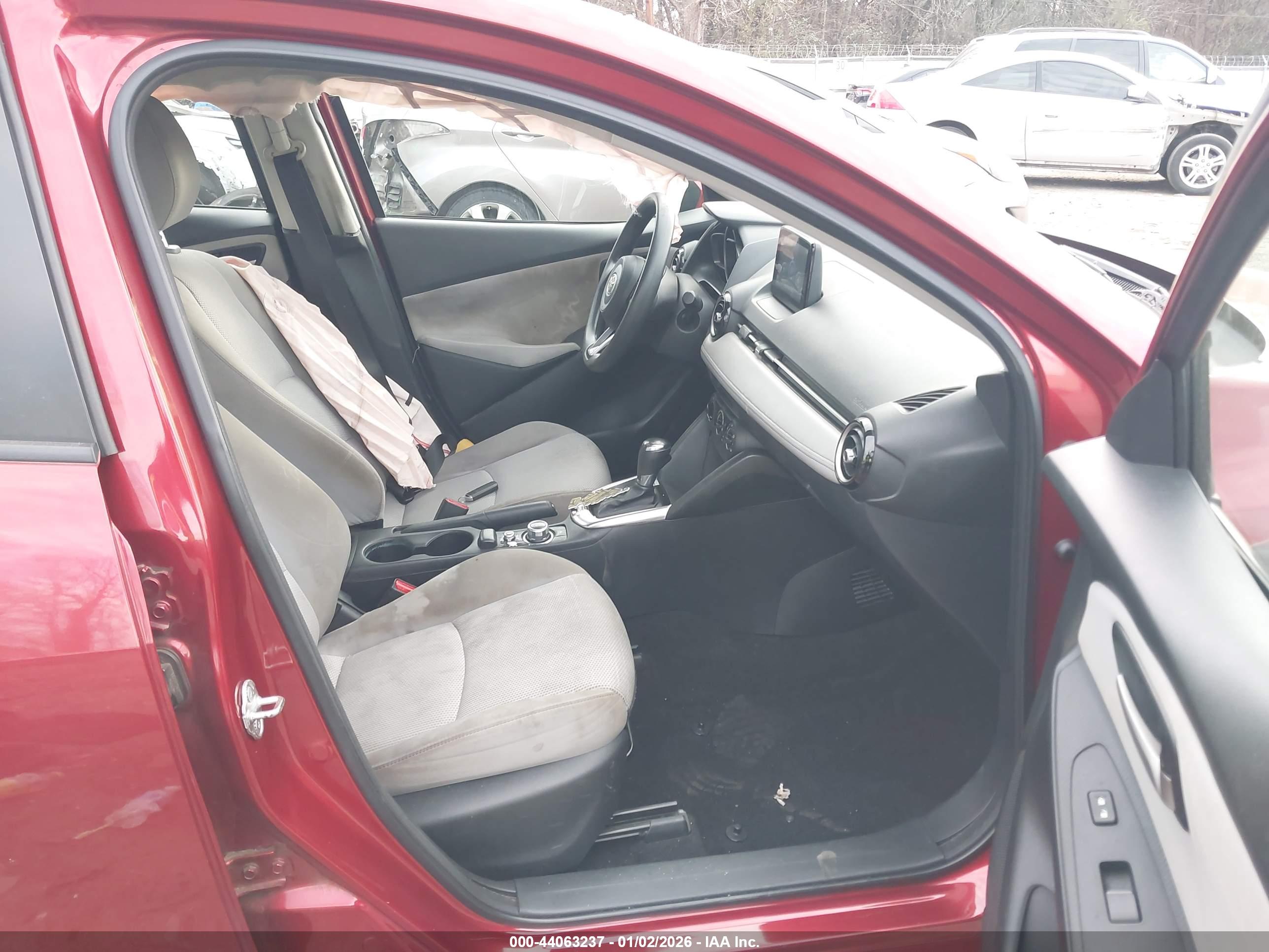 TOYOTA YARIS image 5