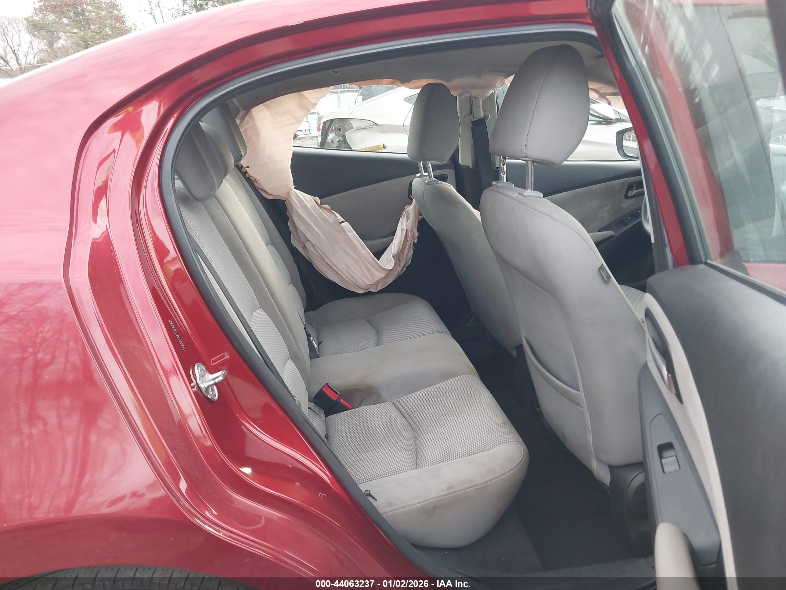 TOYOTA YARIS image 8