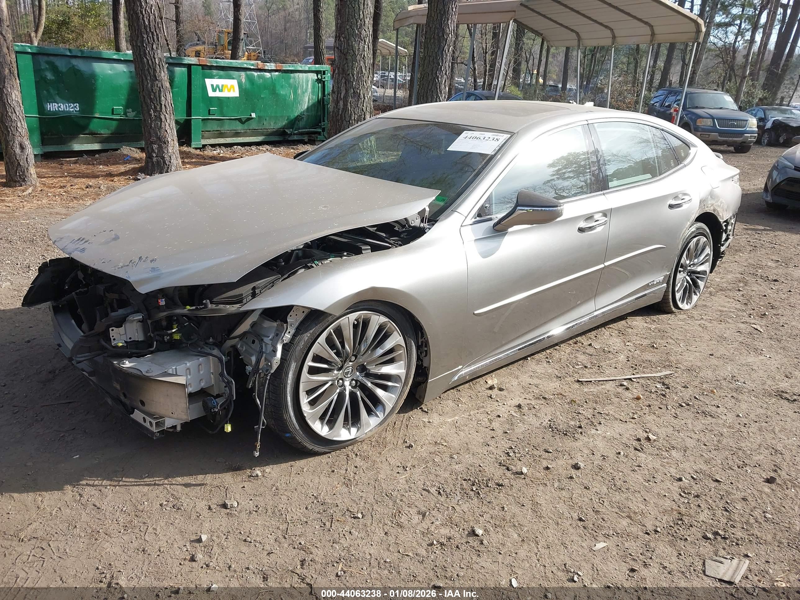 LEXUS LS image 2