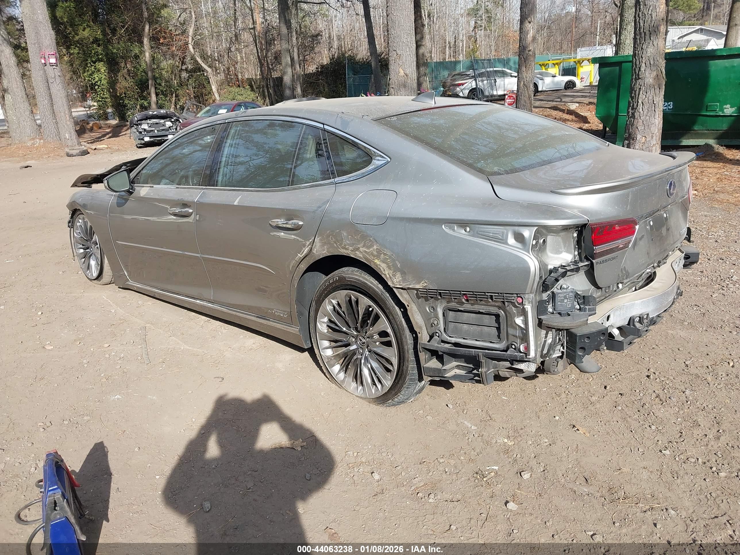 LEXUS LS image 3