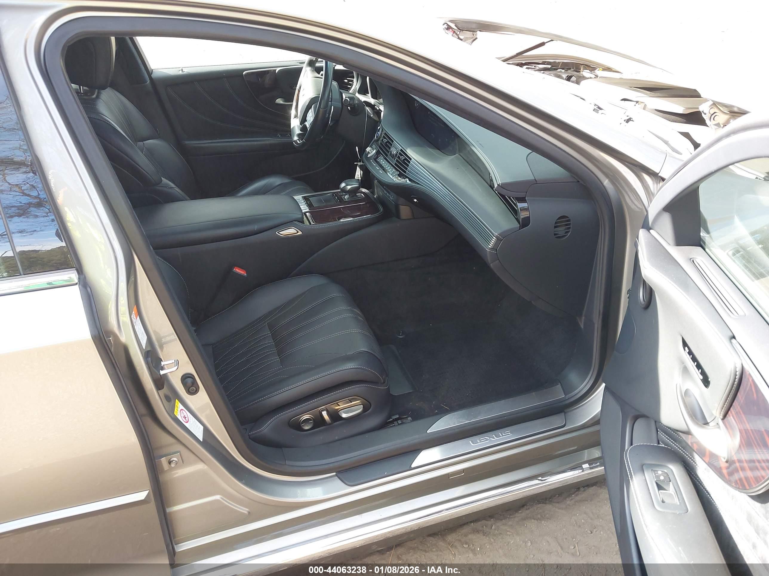 LEXUS LS image 5