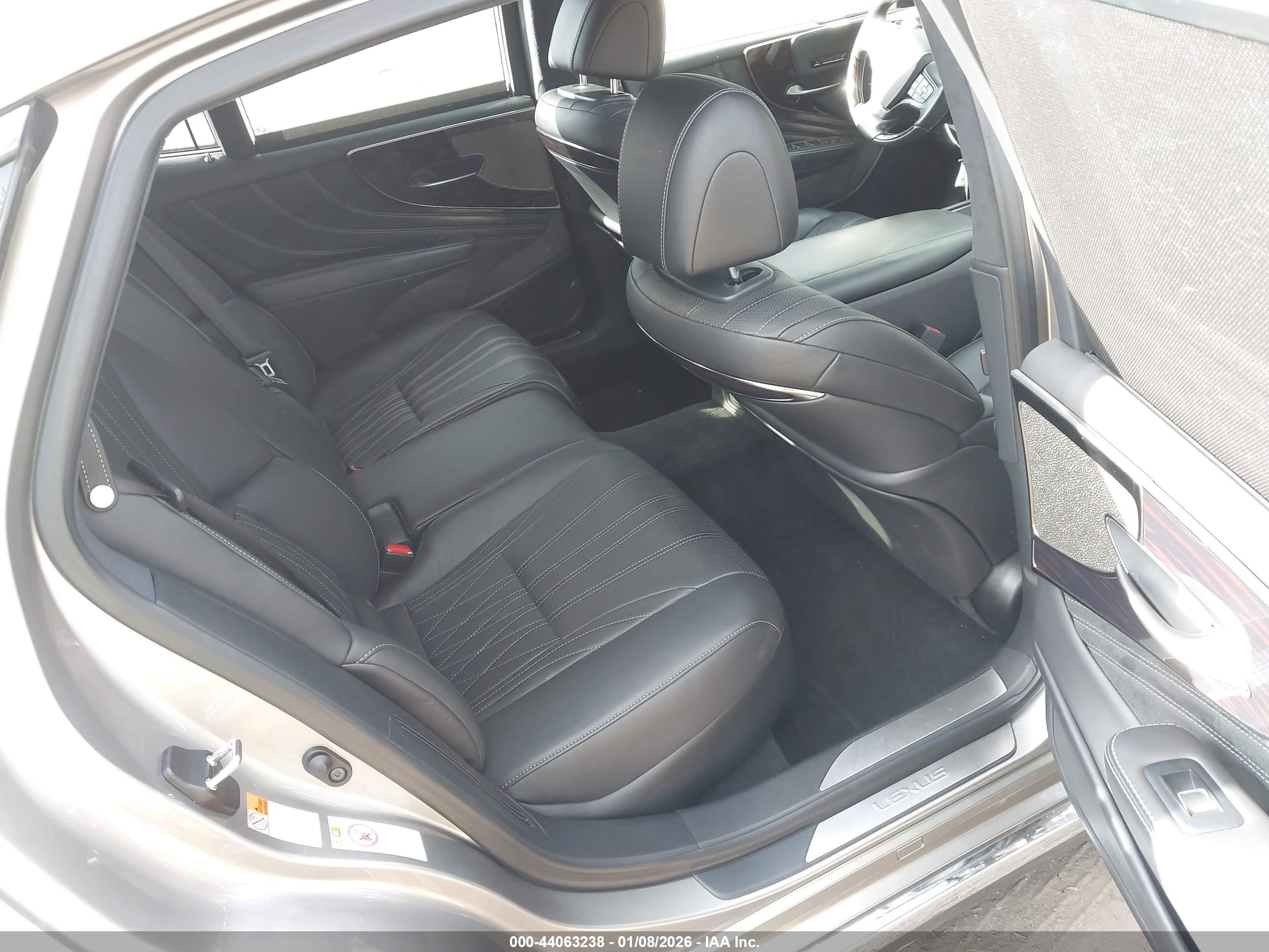 LEXUS LS image 8