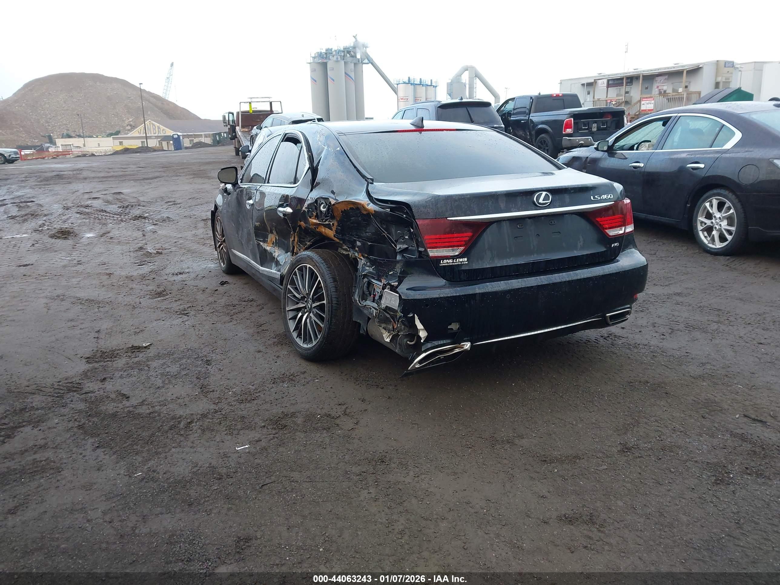 LEXUS LS image 3