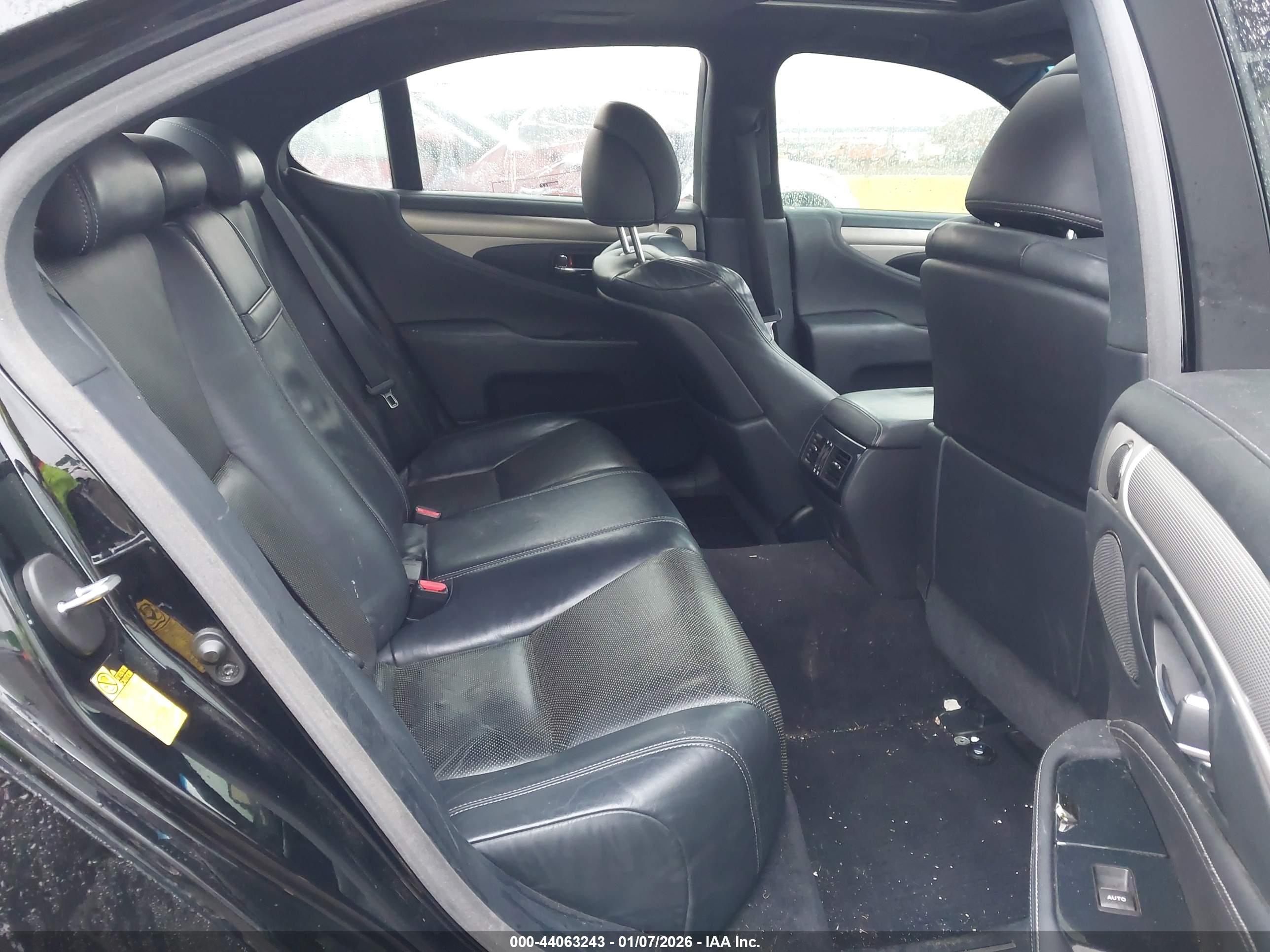 LEXUS LS image 8