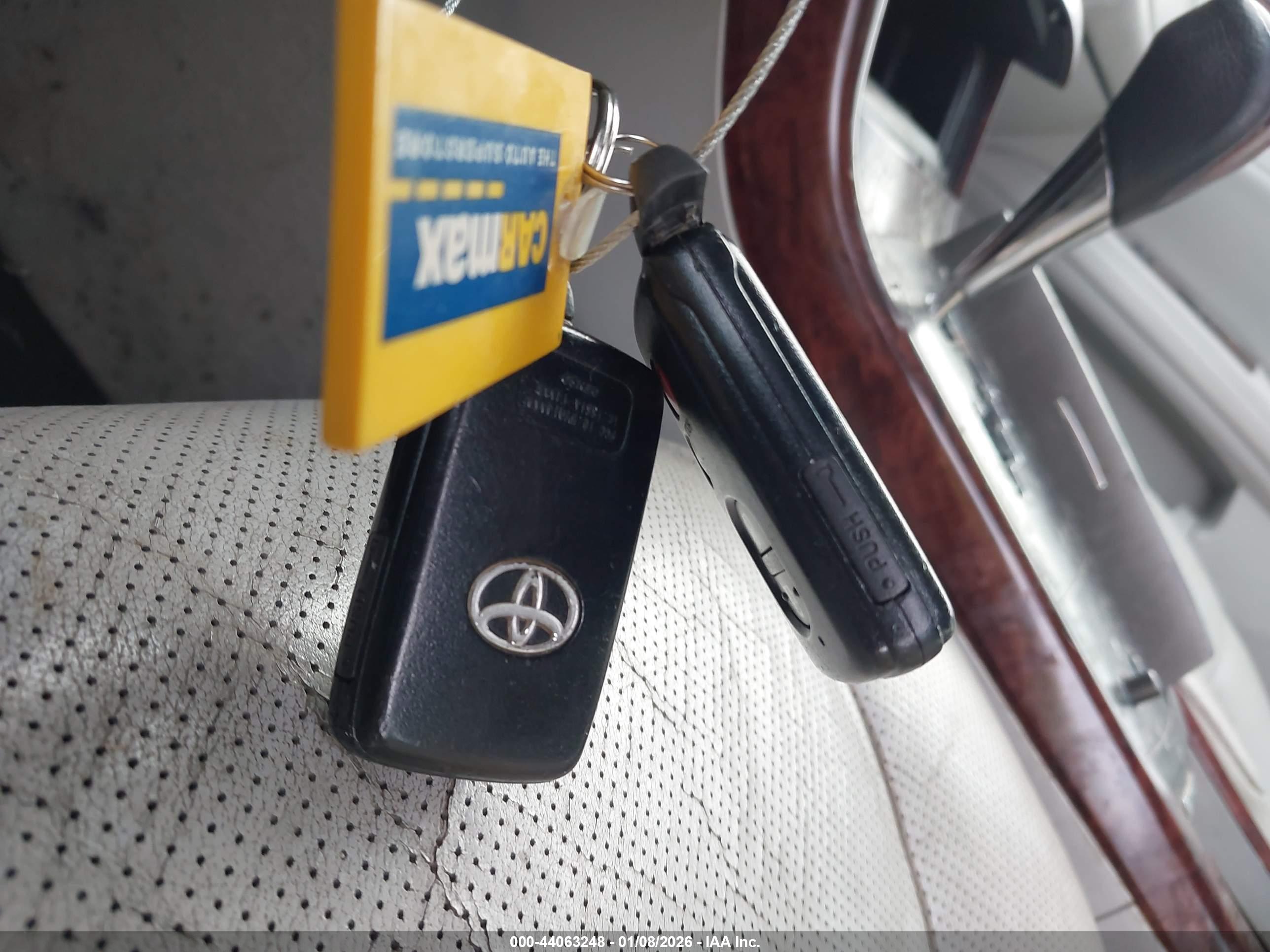 TOYOTA AVALON image 11