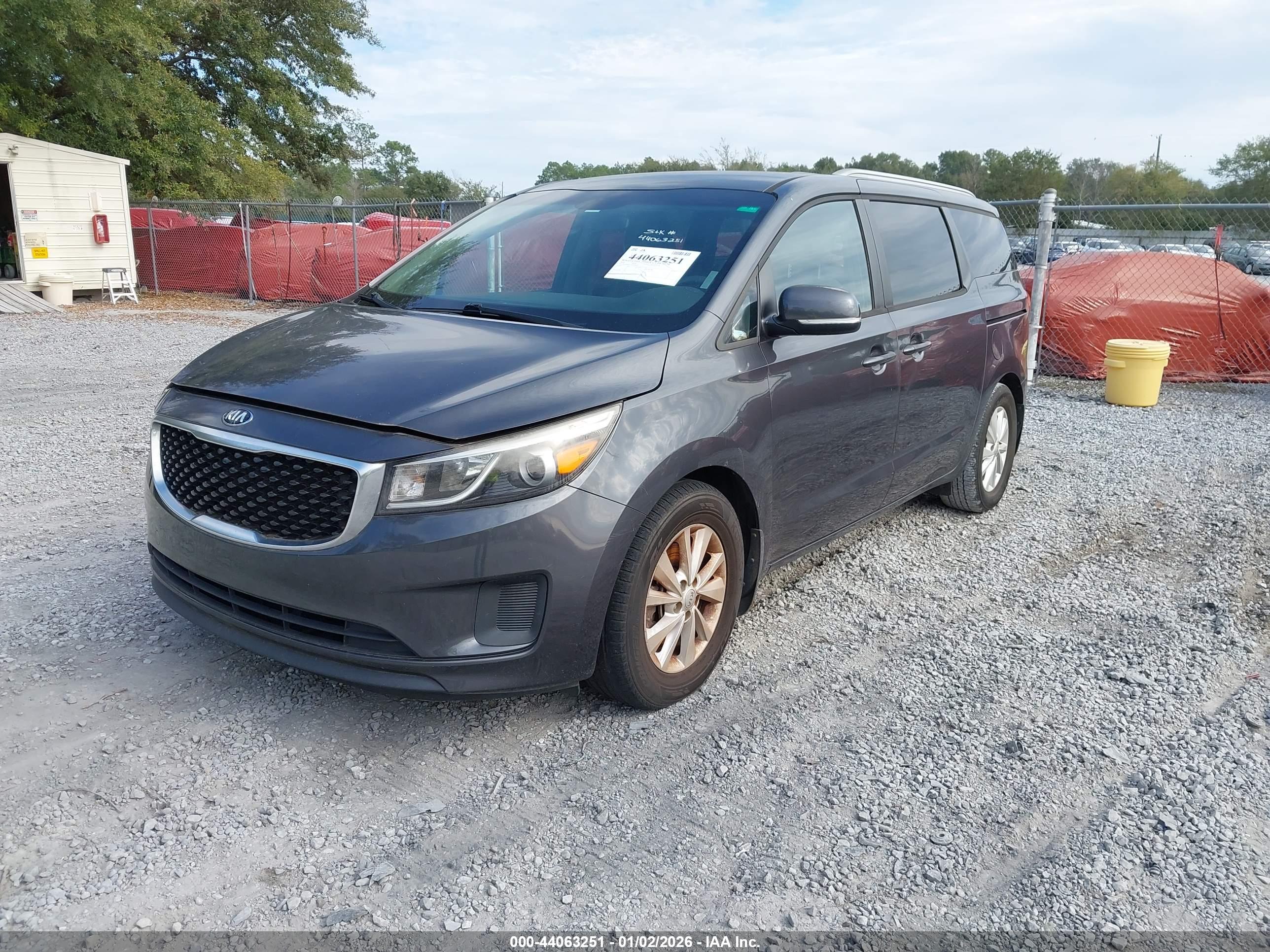 KIA SEDONA image 2