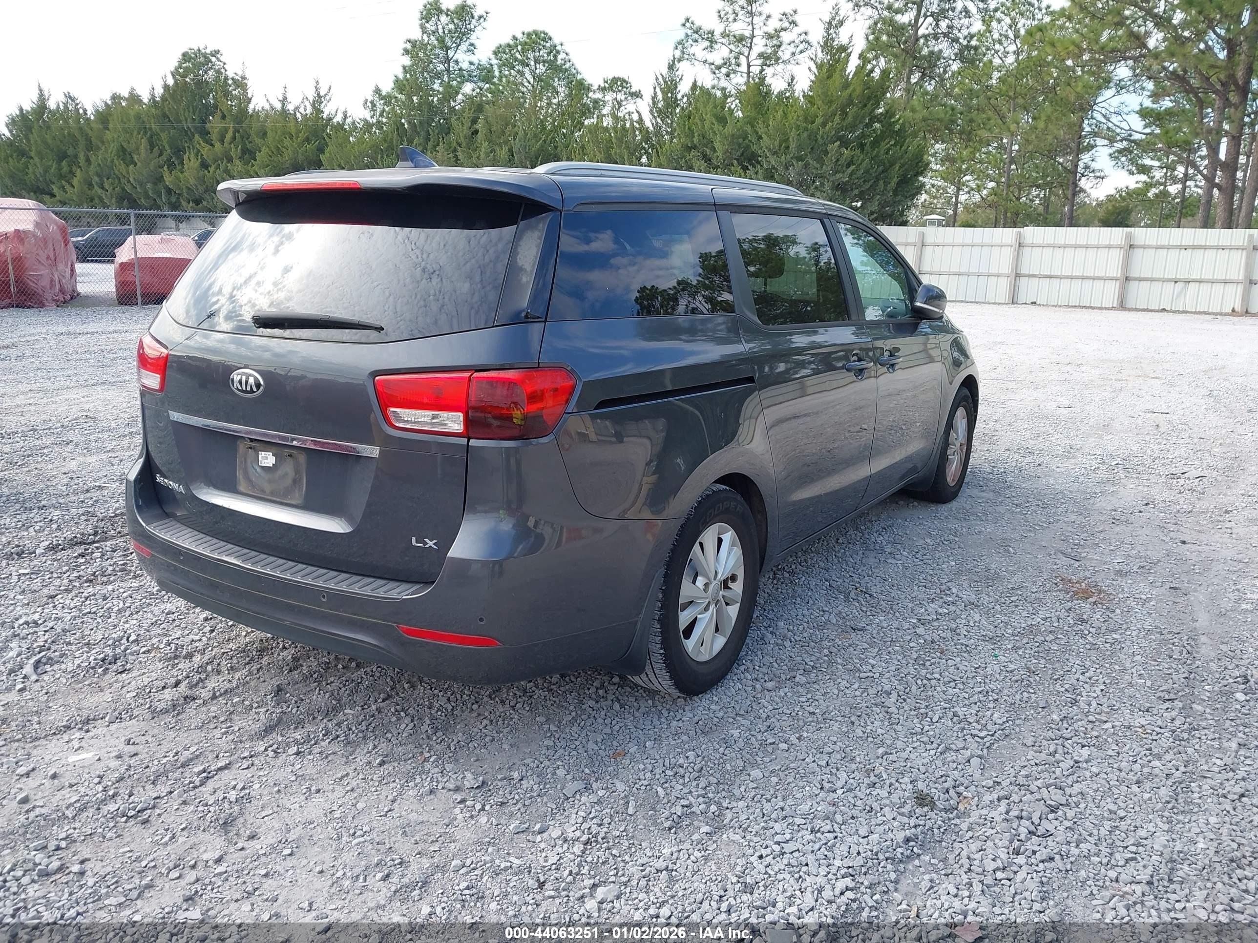 KIA SEDONA image 4