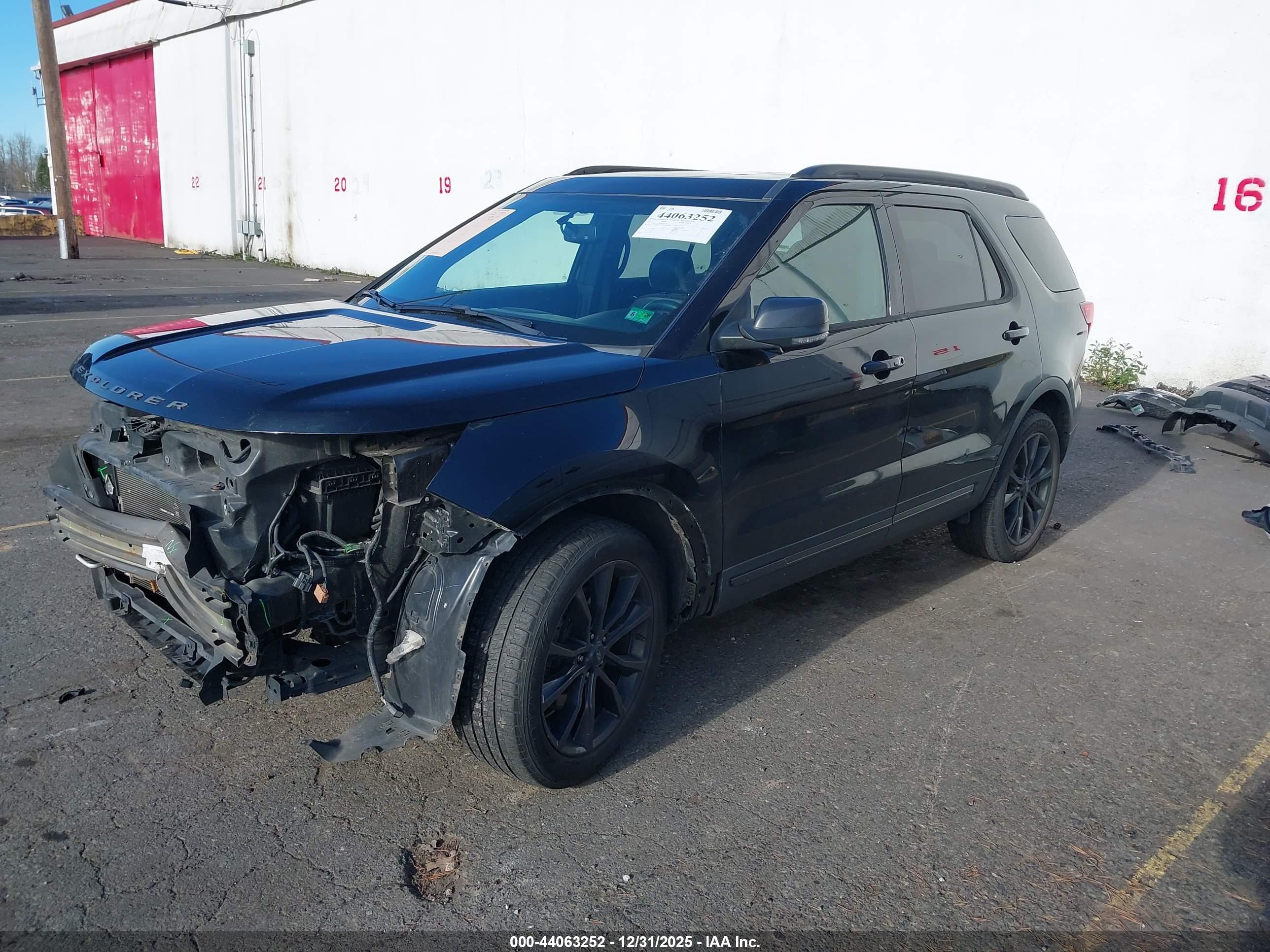 FORD EXPLORER image 2