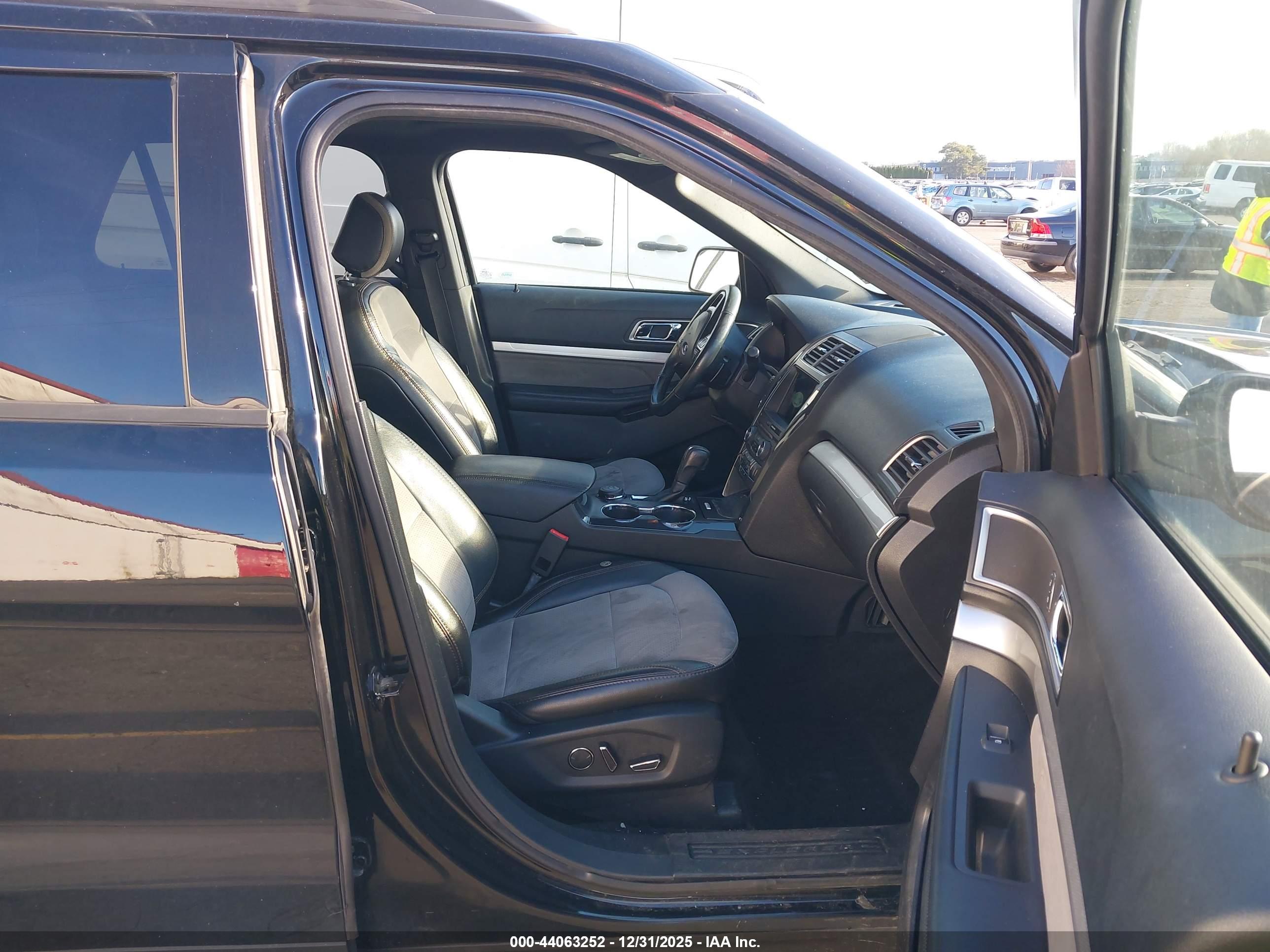 FORD EXPLORER image 5
