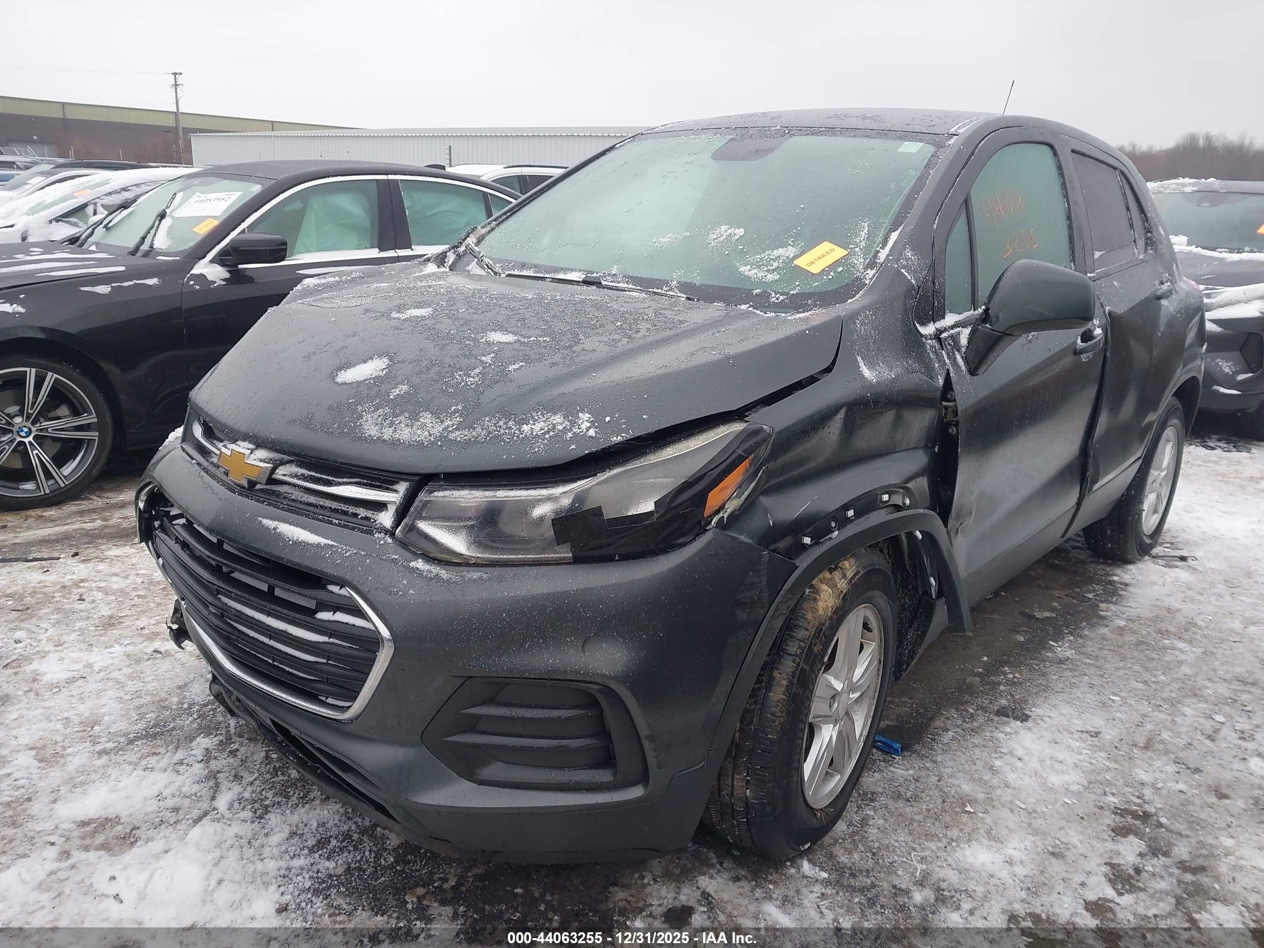 CHEVROLET TRAX image 2