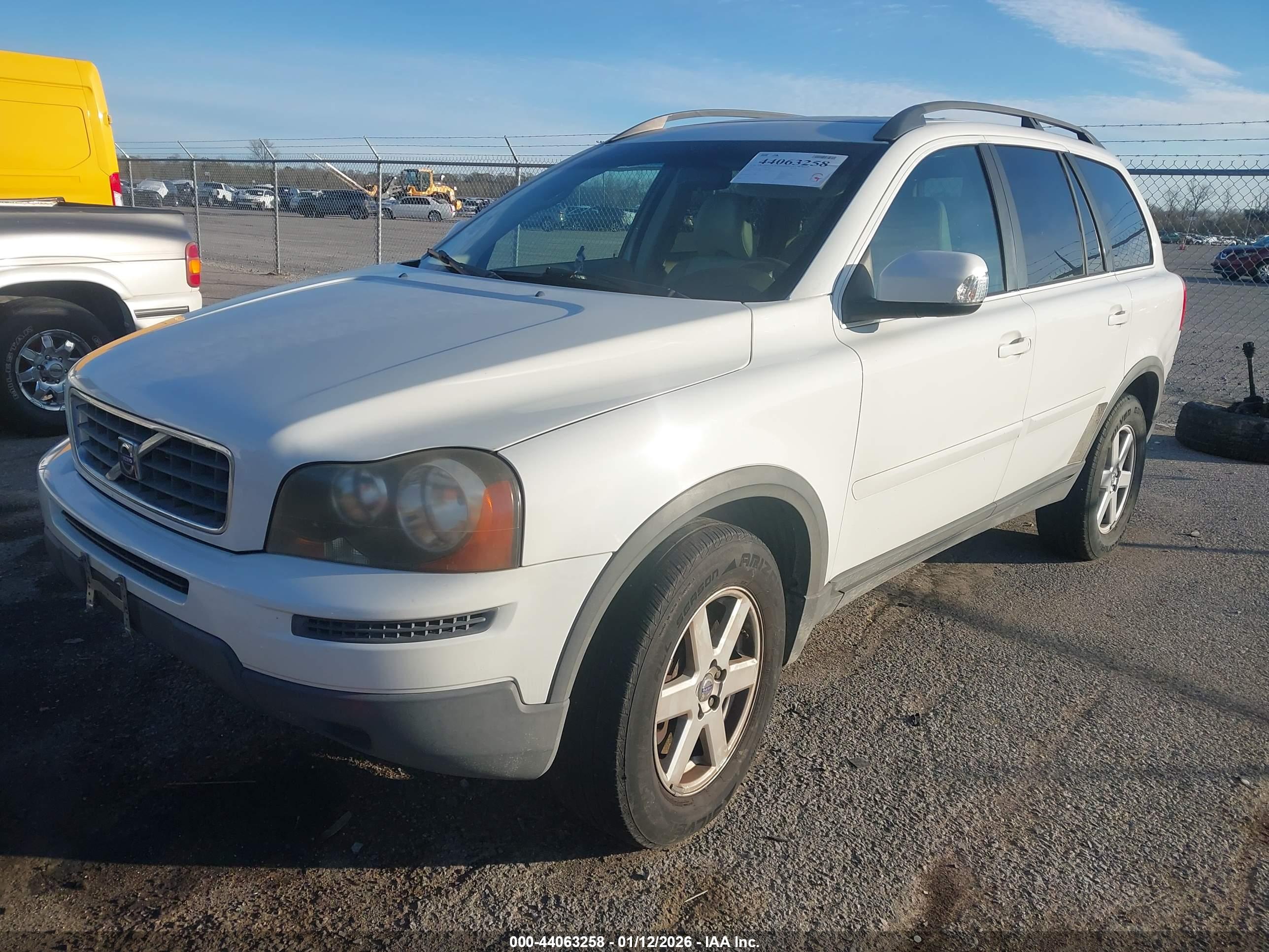 VOLVO XC90 image 2