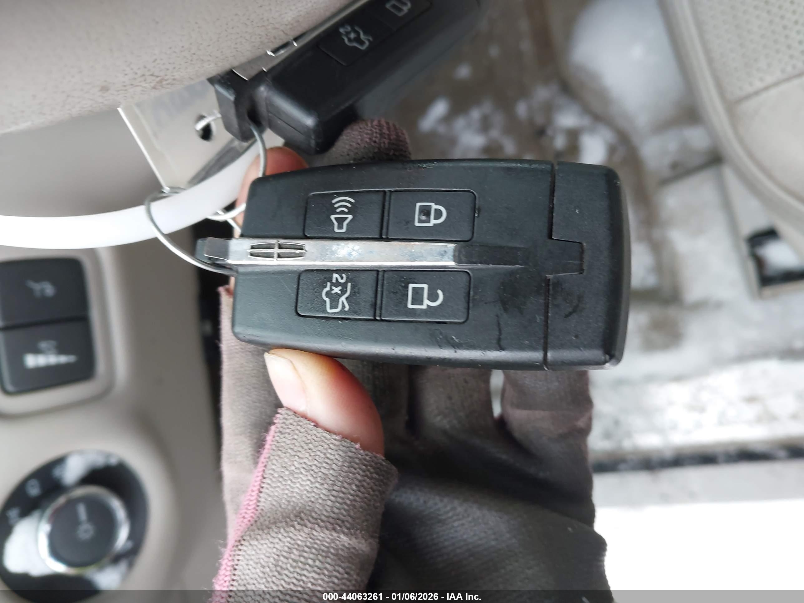 LINCOLN MKT image 11