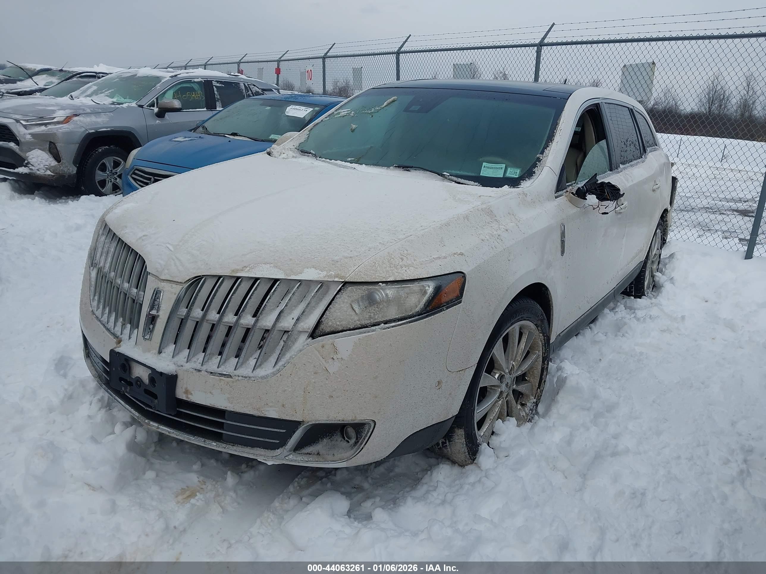 LINCOLN MKT image 2