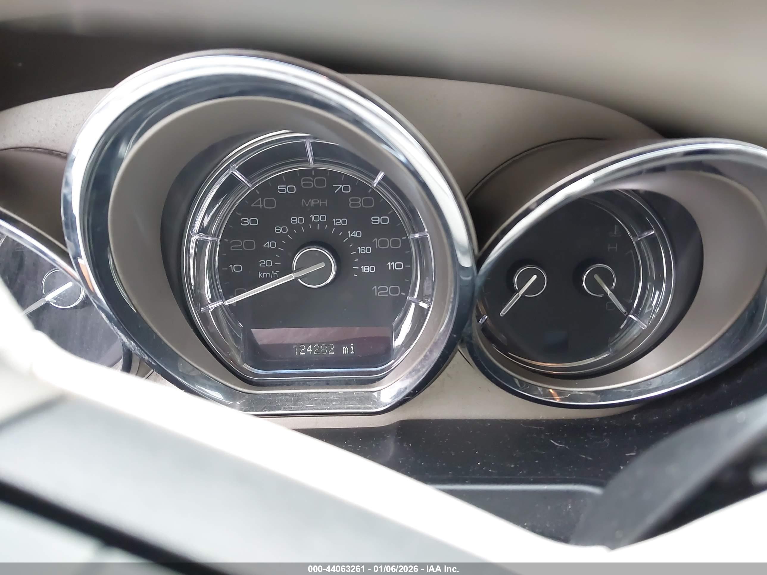 LINCOLN MKT image 7