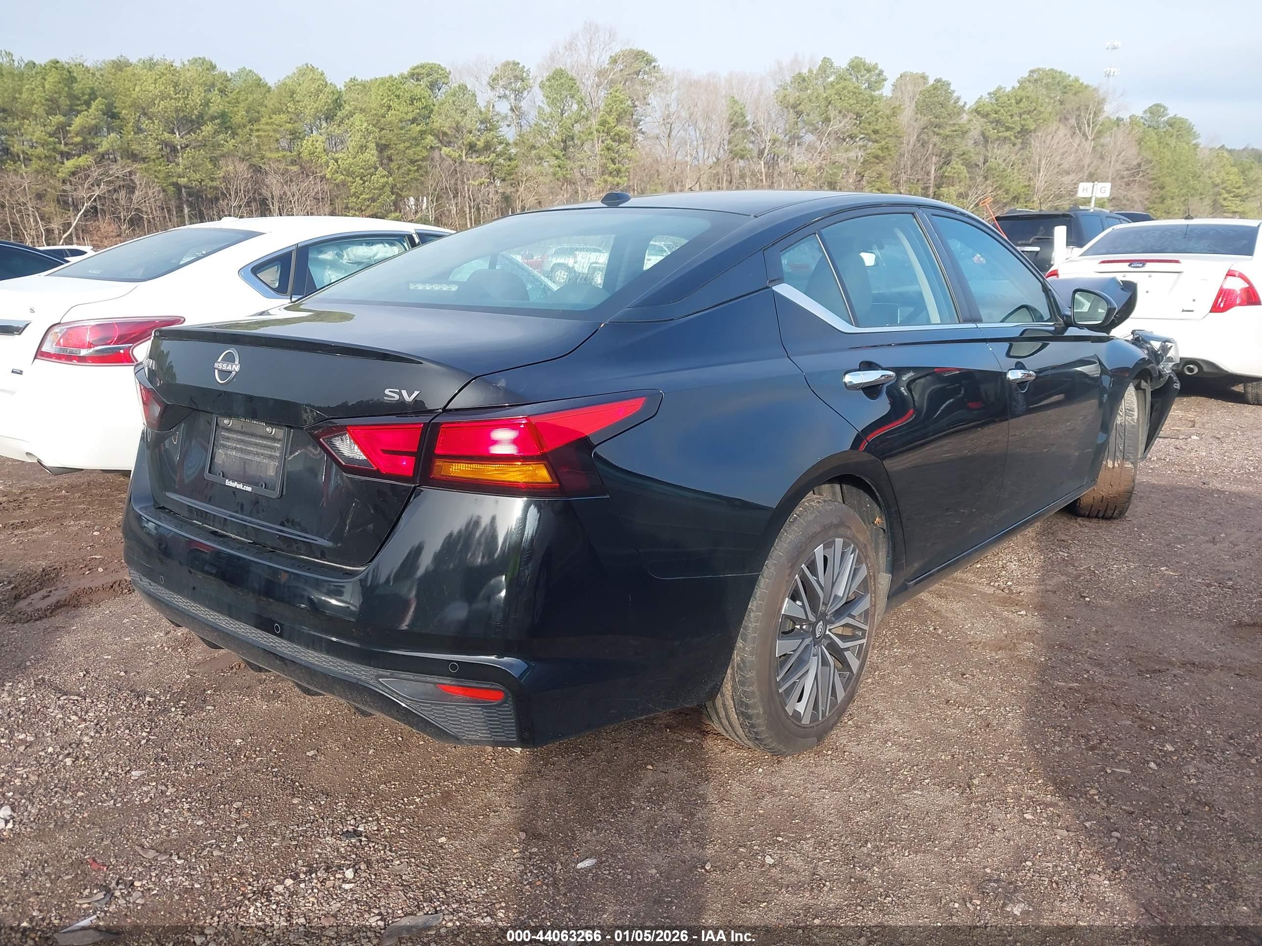 NISSAN ALTIMA image 4