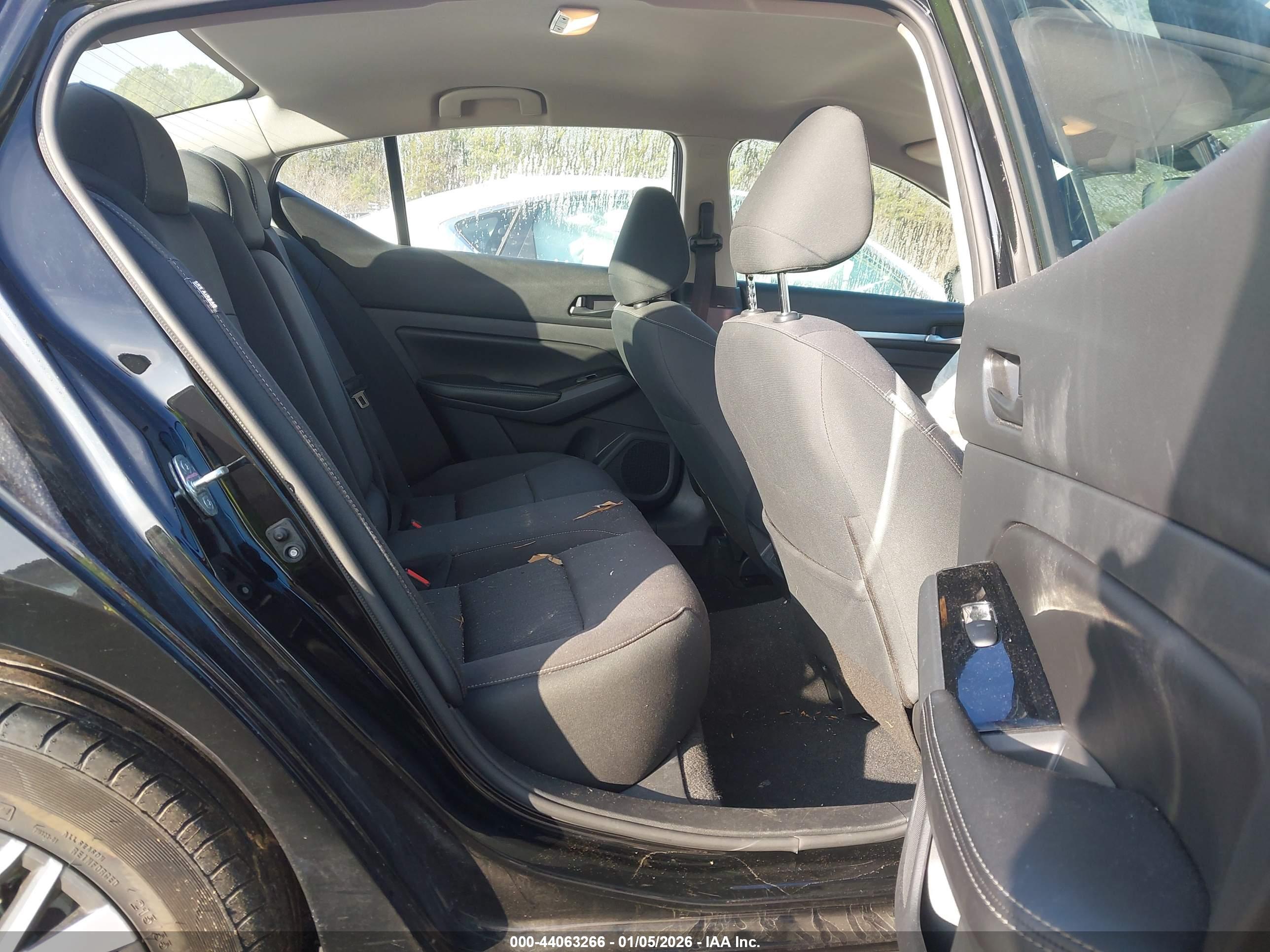 NISSAN ALTIMA image 8