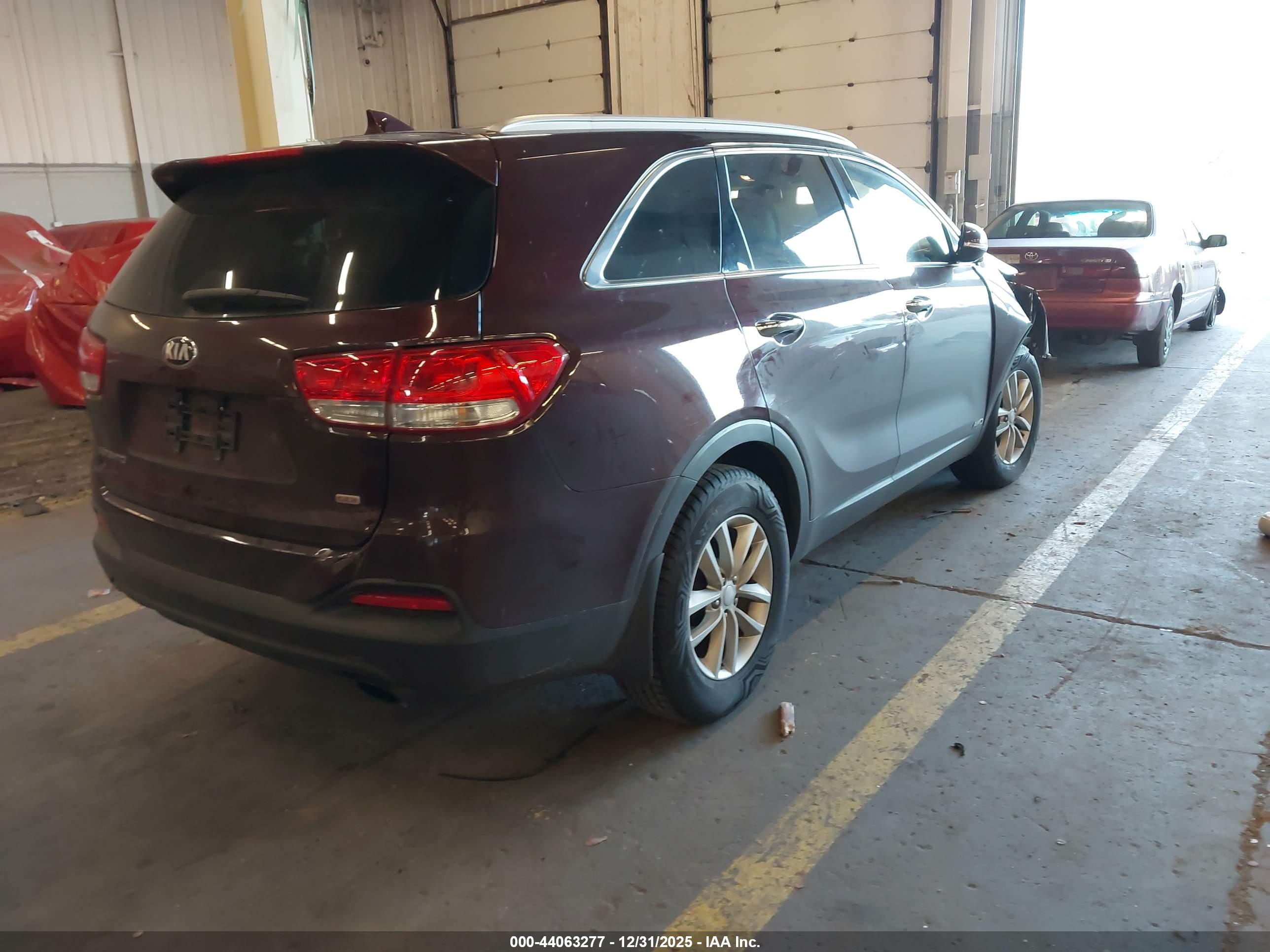 KIA SORENTO image 4