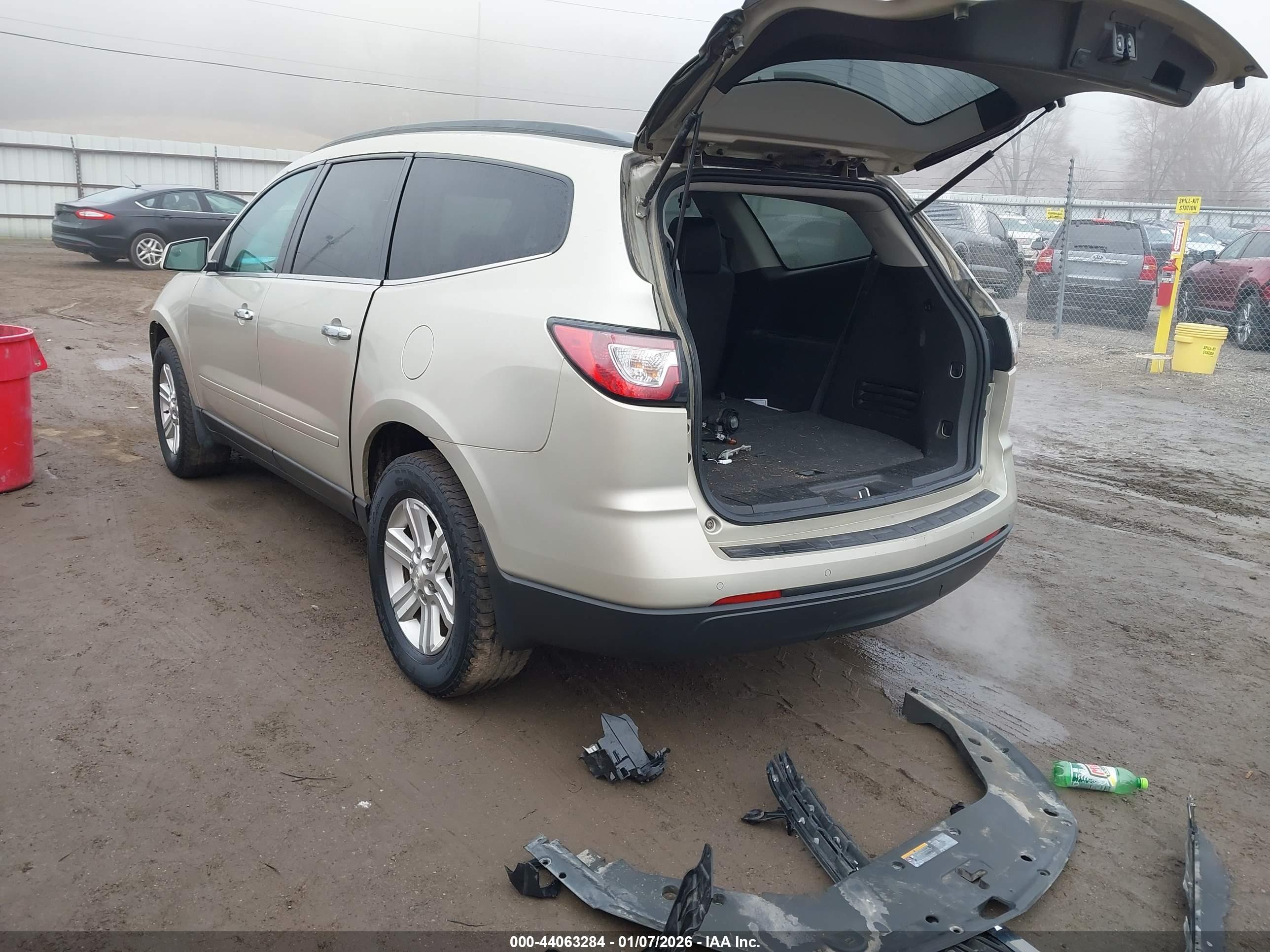 CHEVROLET TRAVERSE image 3