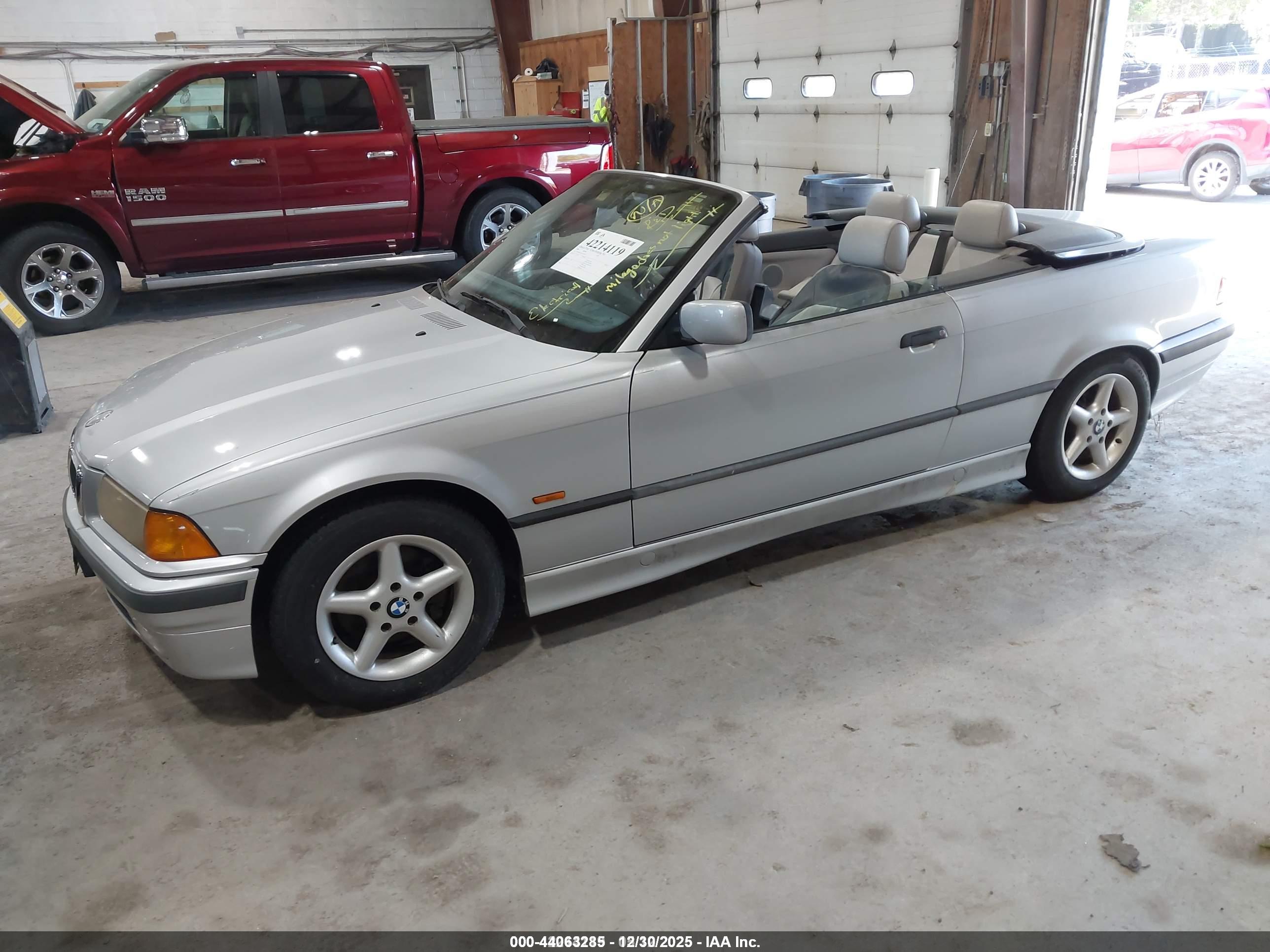 BMW 328IC image 2
