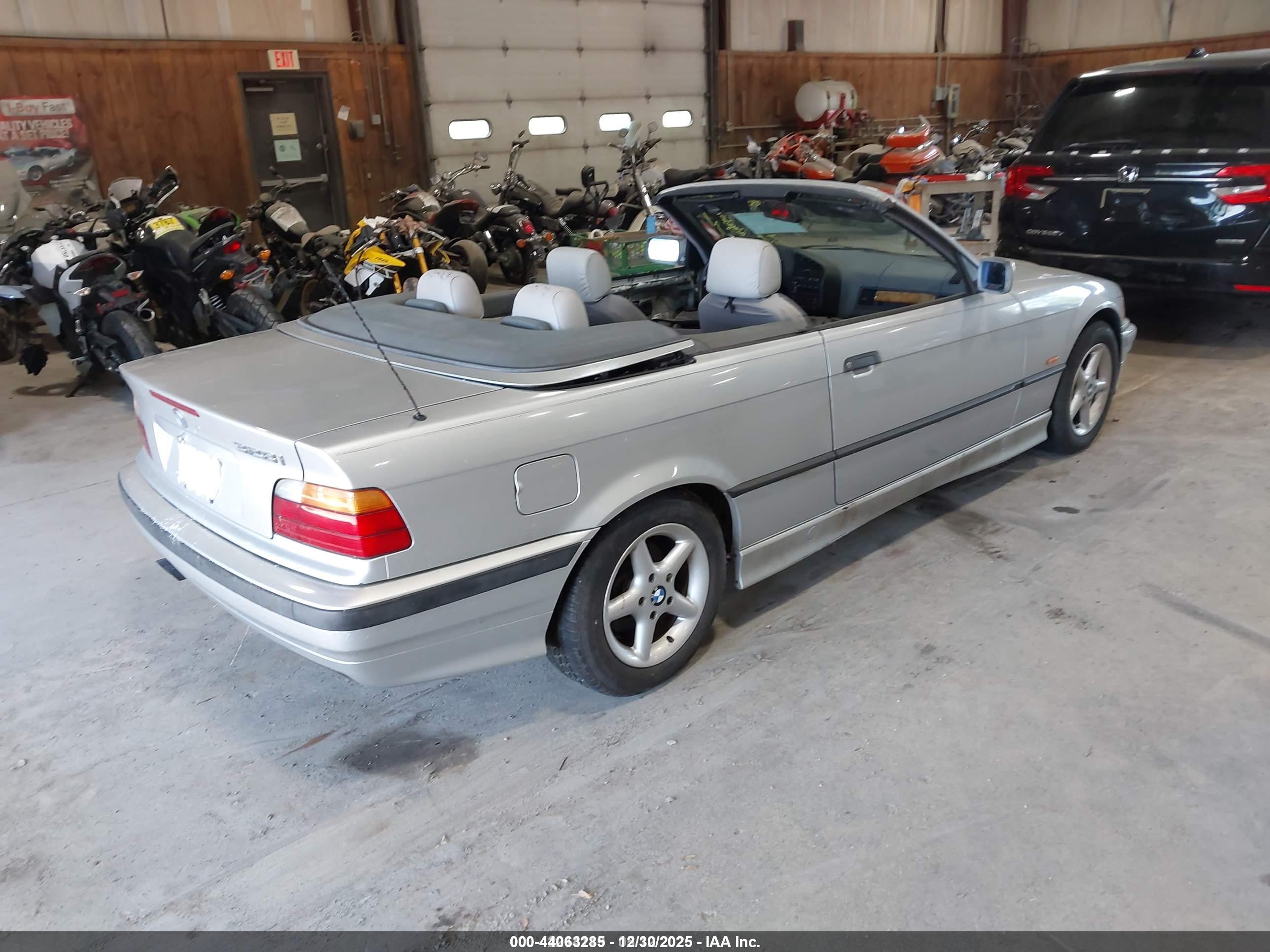 BMW 328IC image 4