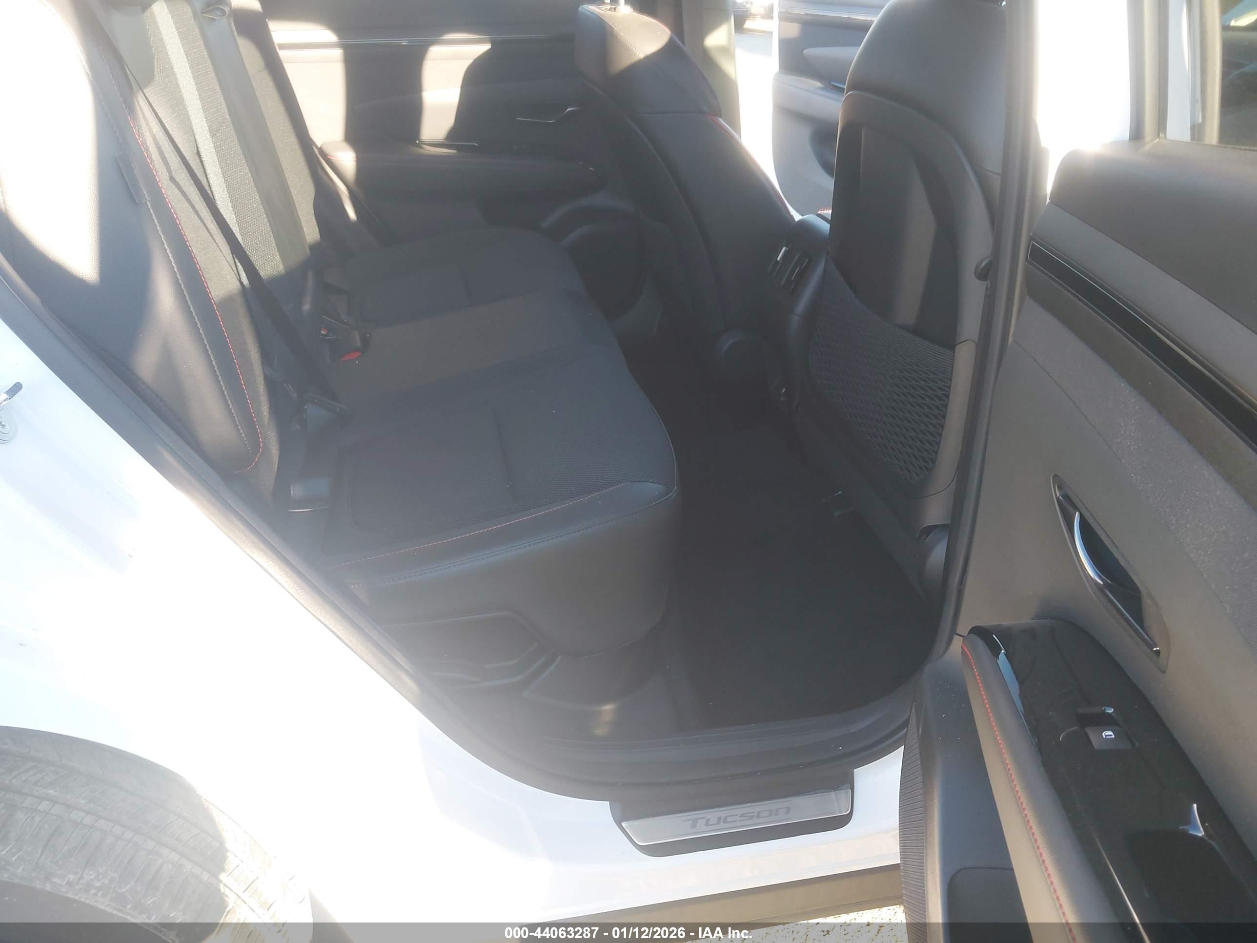 HYUNDAI TUCSON image 8